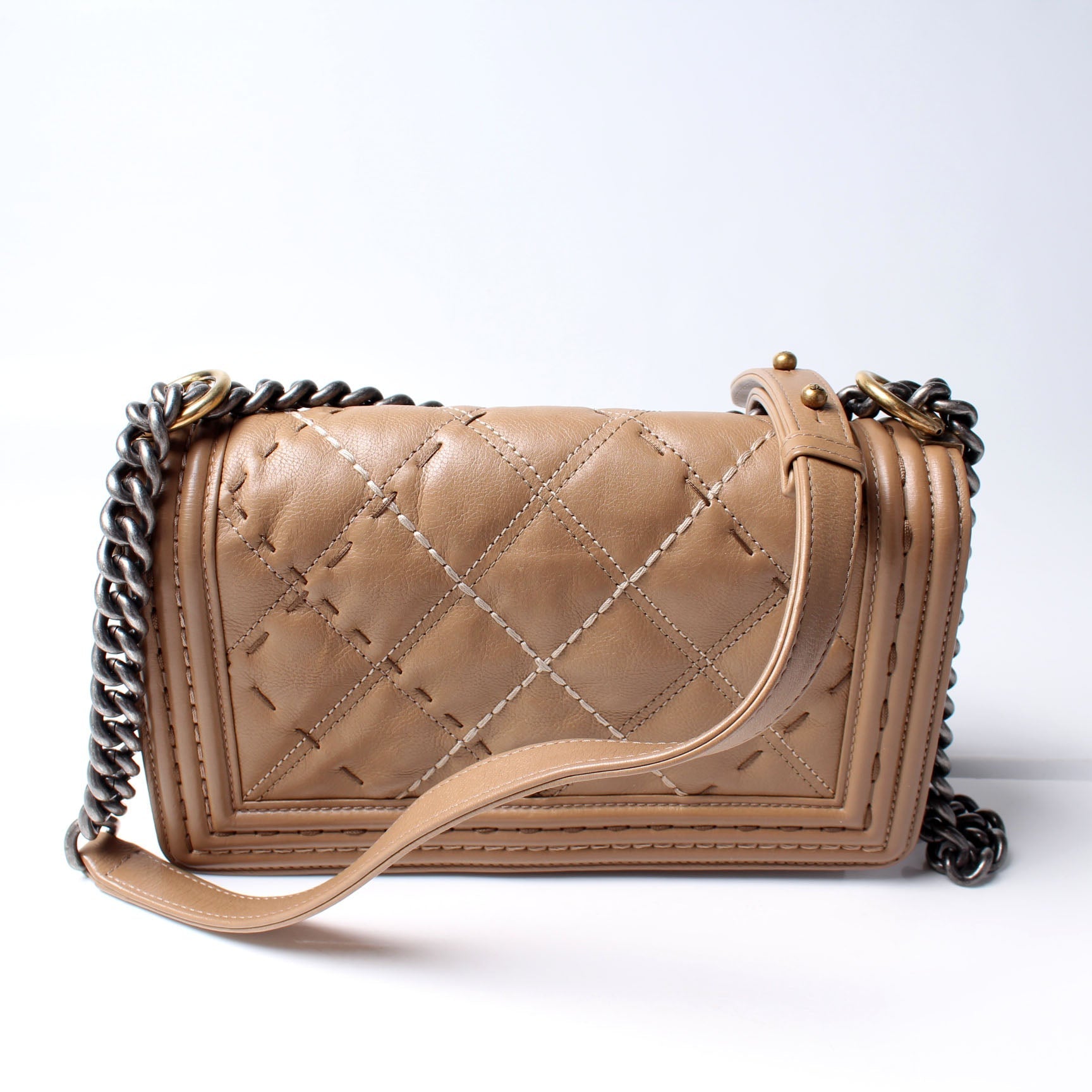 Chanel Boy Flap New Lambskin 21M Handbag