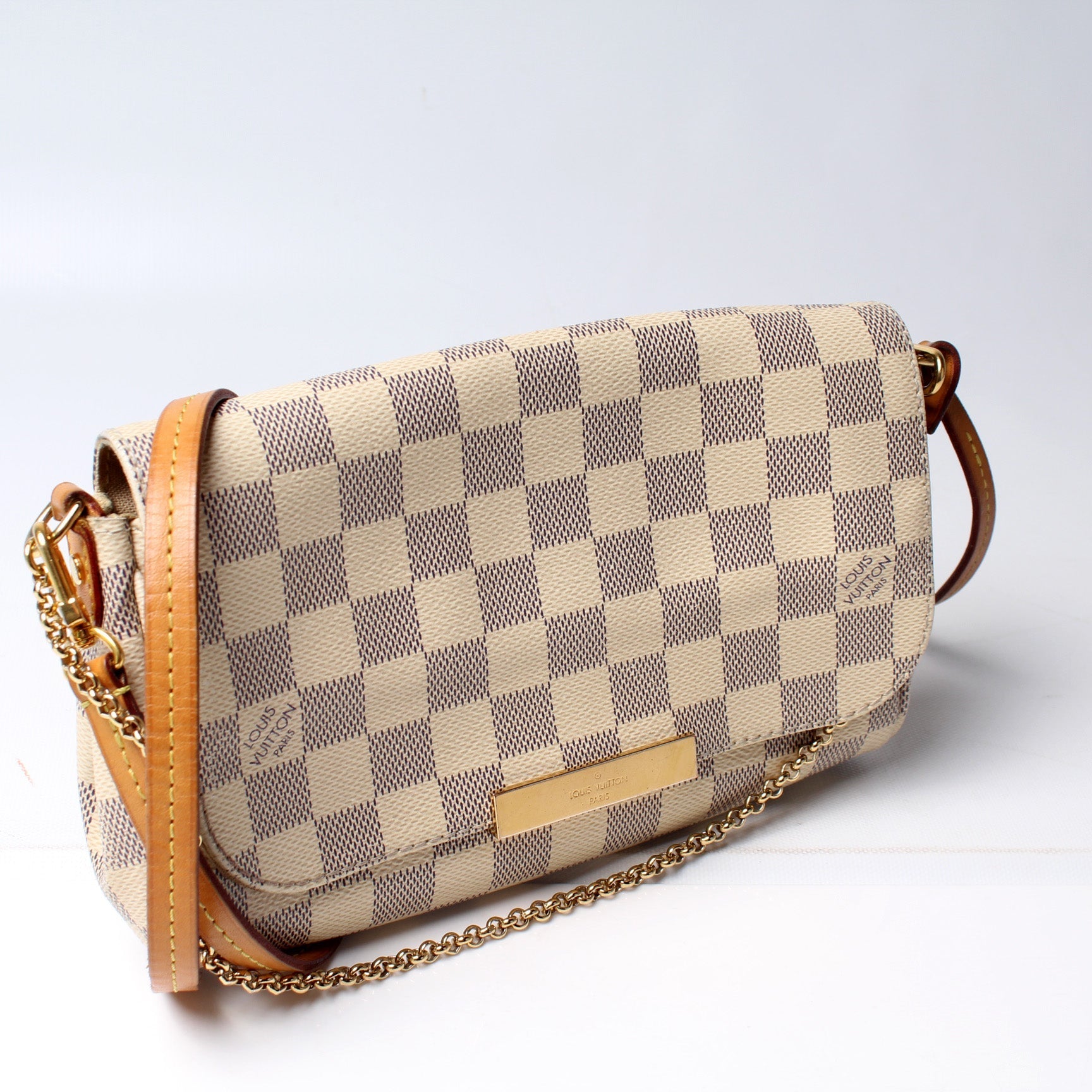 Louis Vuitton hold - Favorite PM Azur Damier Handbag