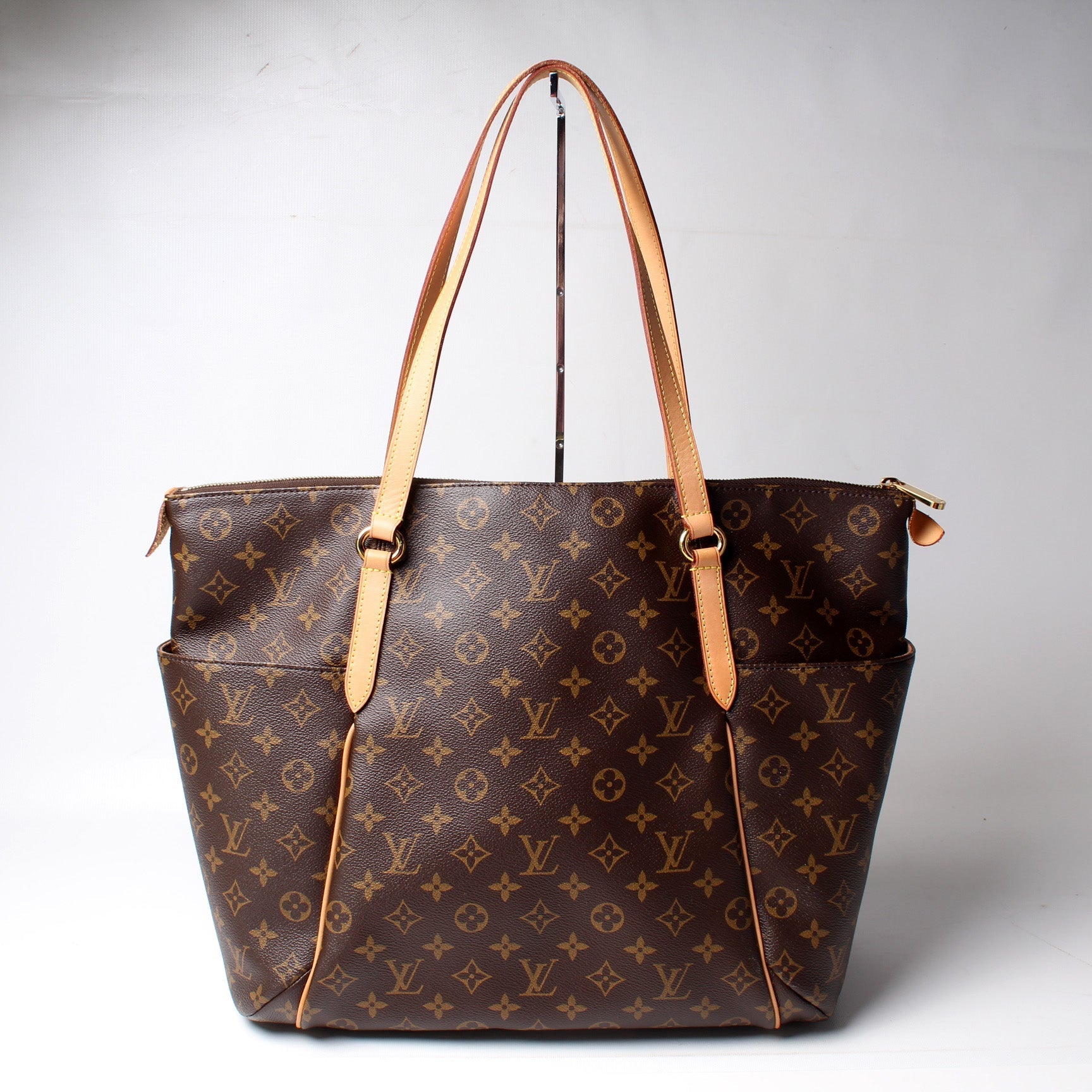 Louis Vuitton Totally Monogram GM Handbag Monogram 3