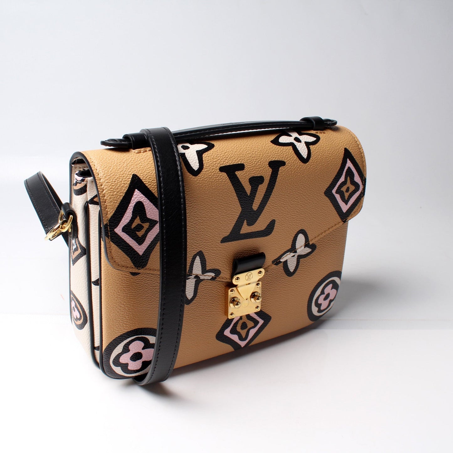 Louis Vuitton Pochette Metis Wild At Heart Clutch Bag