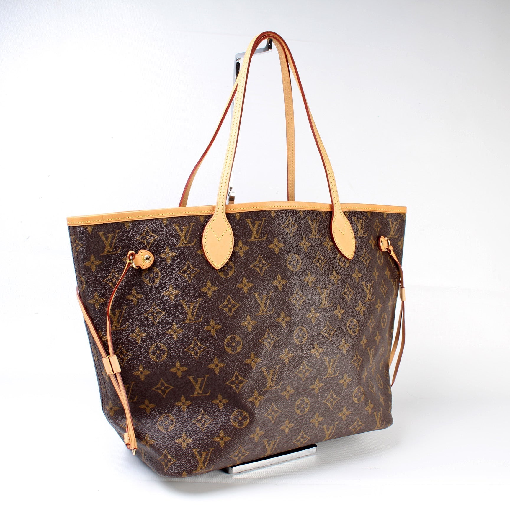 Louis Vuitton Neverfull MM Monogram Tote Bag Monogram 221