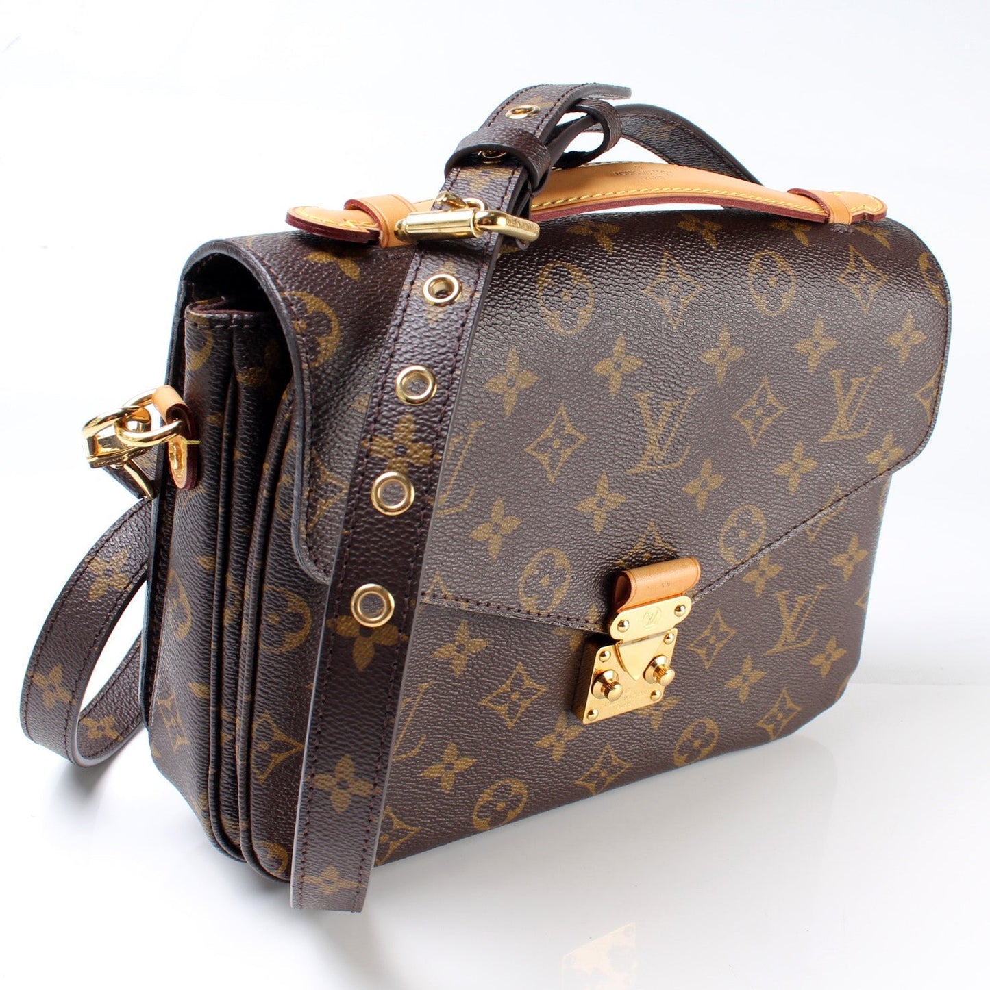 Louis Vuitton Pochette Metis Monogram Clutch Bag Monogram 44