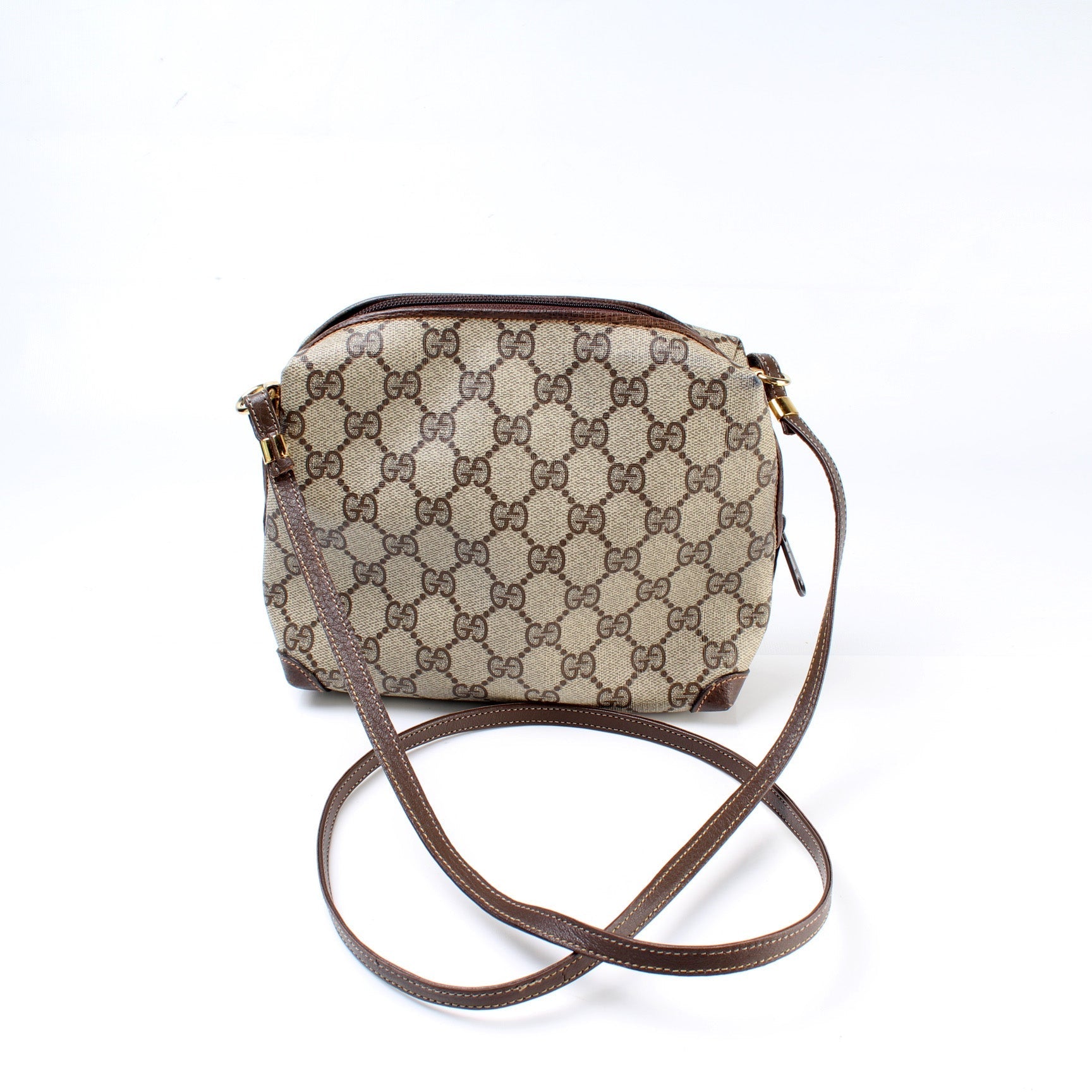 Gucci 67-01- Interlocking GG Shoulder Bag