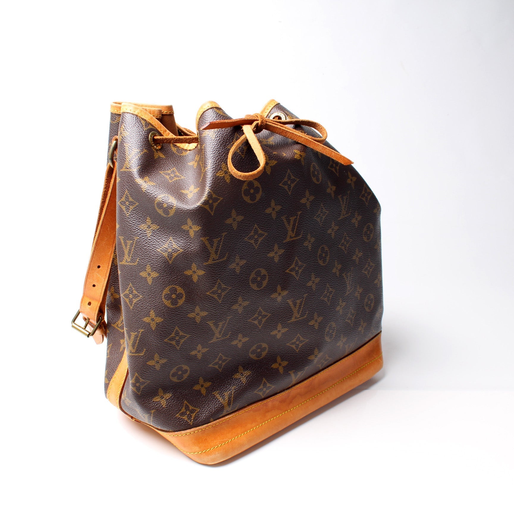 Louis Vuitton Noe Monogram Handbag 2 3