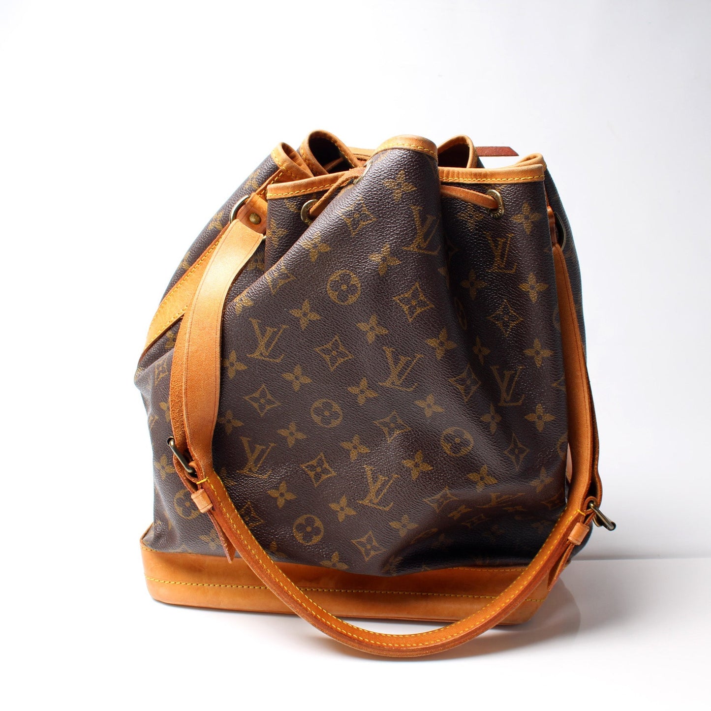 Louis Vuitton Noe Monogram Handbag 2 3