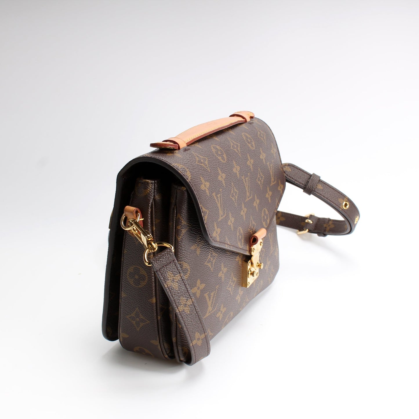Louis Vuitton Pochette Metis Monogram Clutch Bag Monogram 52
