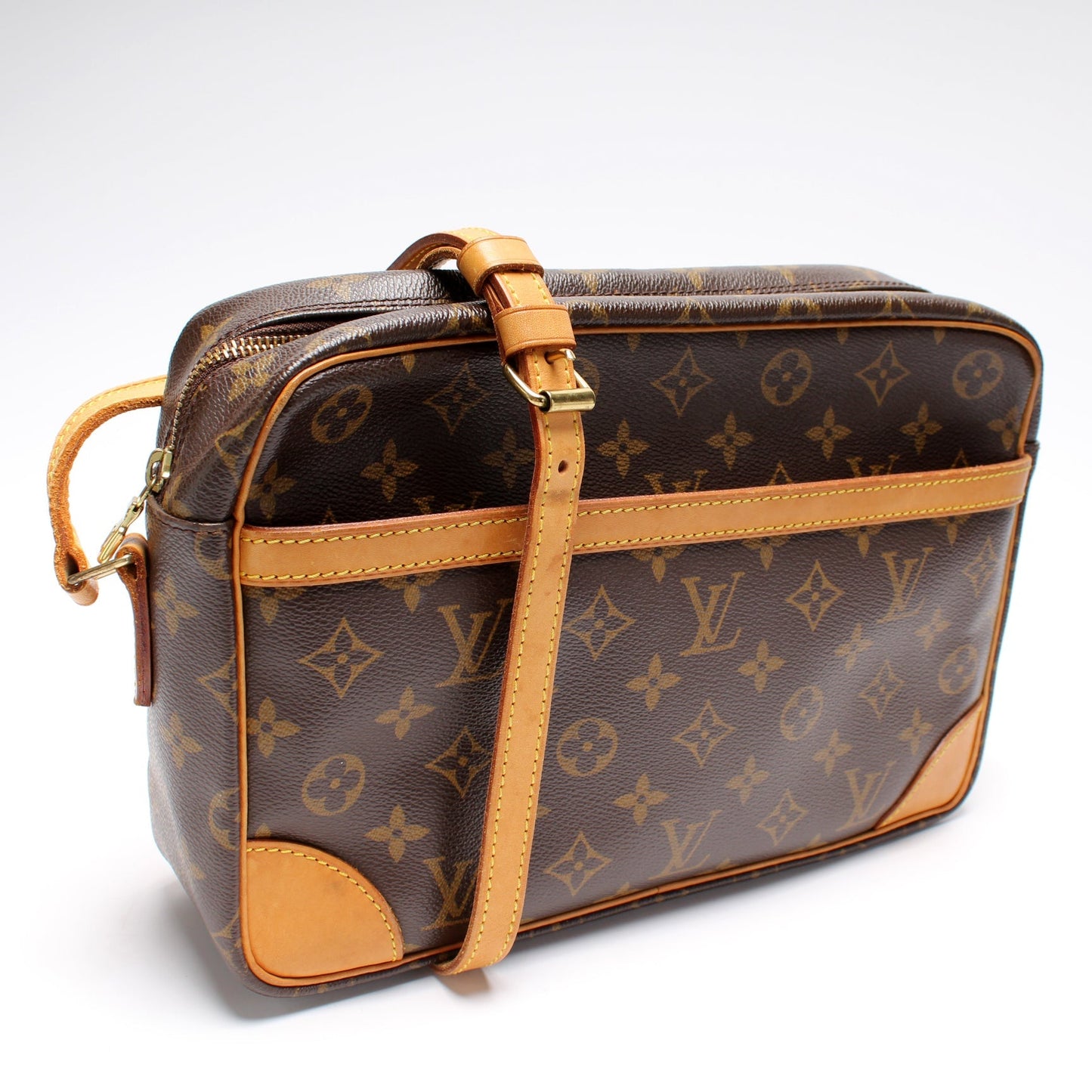 Louis Vuitton Trocadero 30 Monogram Handbag Monogram 3