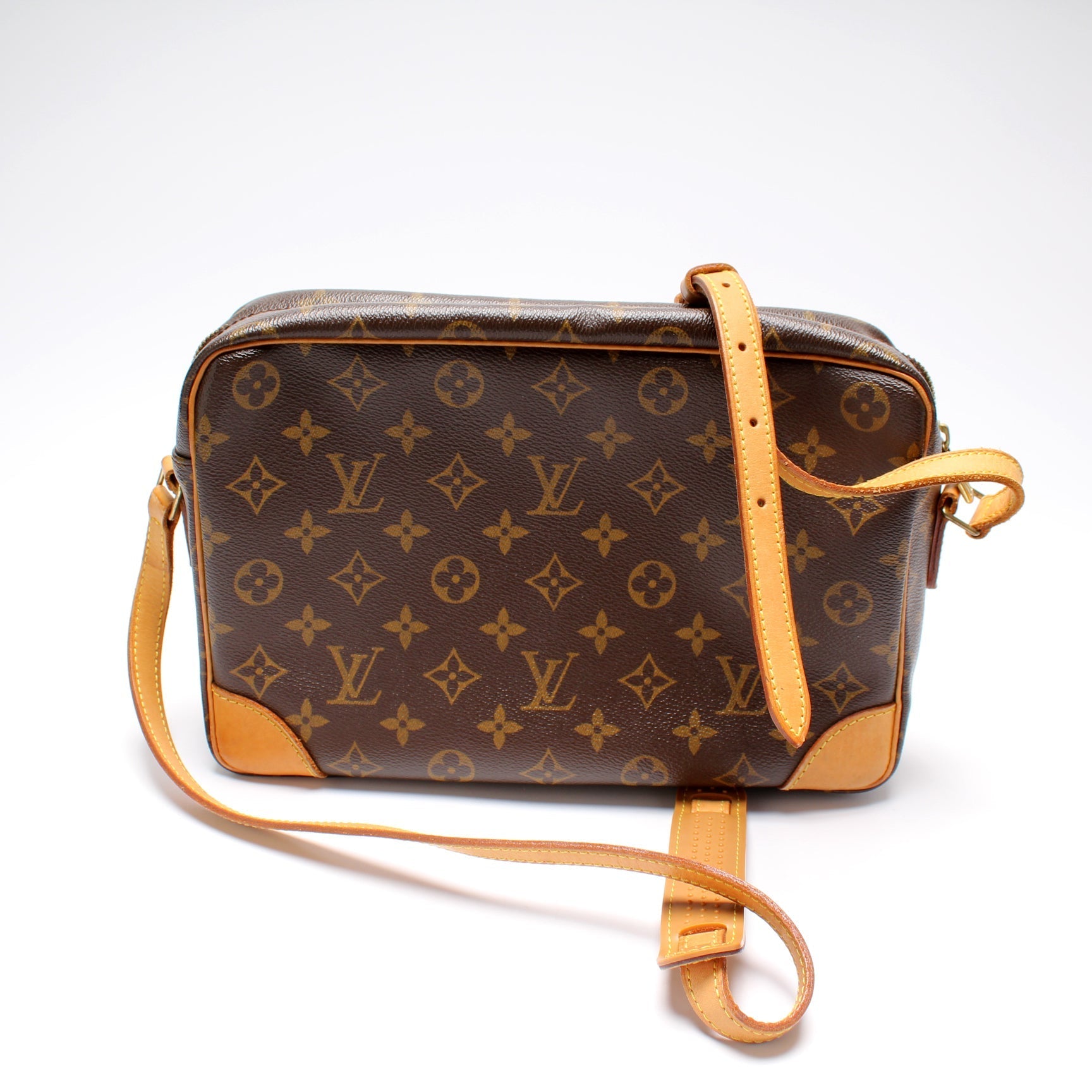 Louis Vuitton Trocadero 30 Monogram Handbag Monogram 3