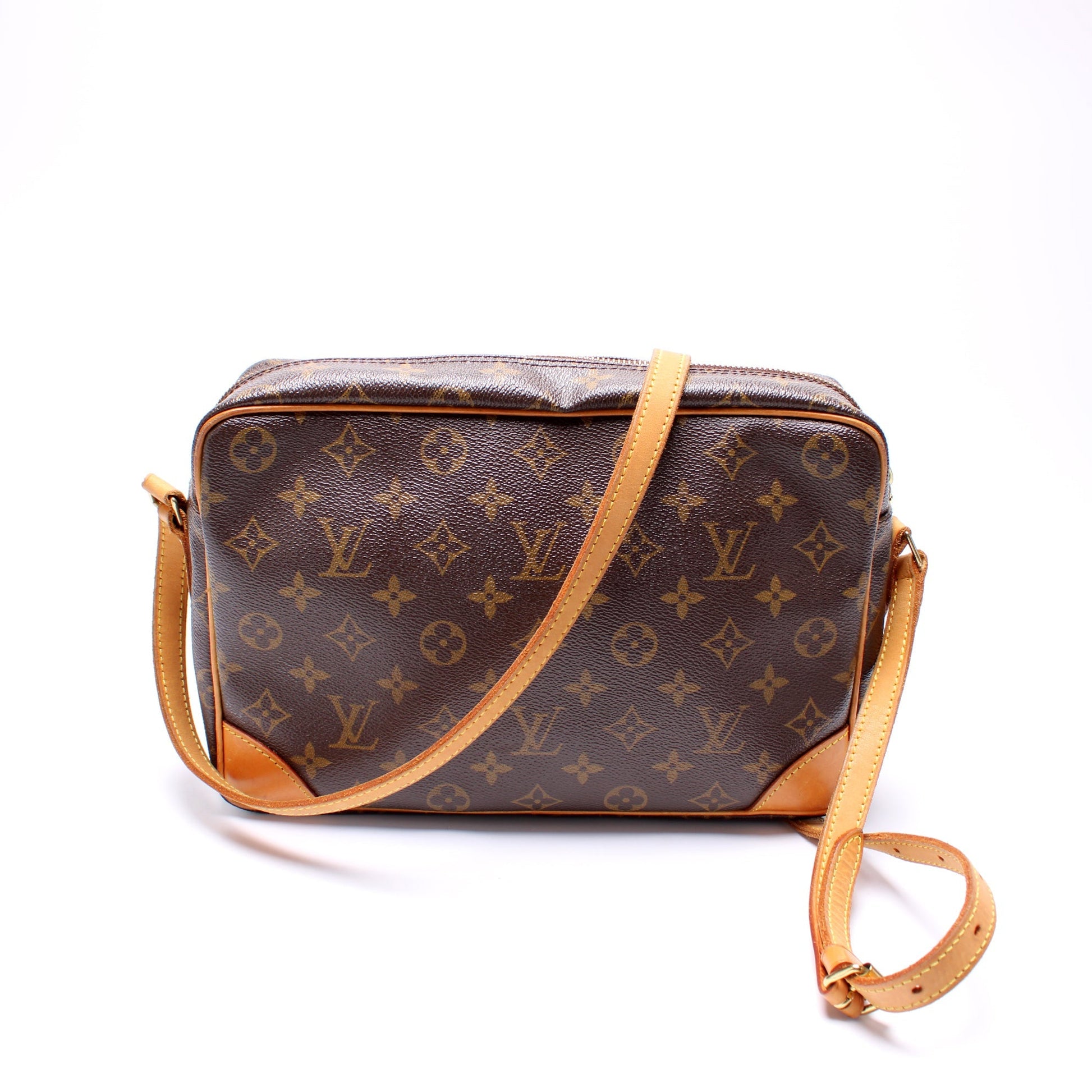 Louis Vuitton Trocadero 30 Monogram Handbag Monogram 2