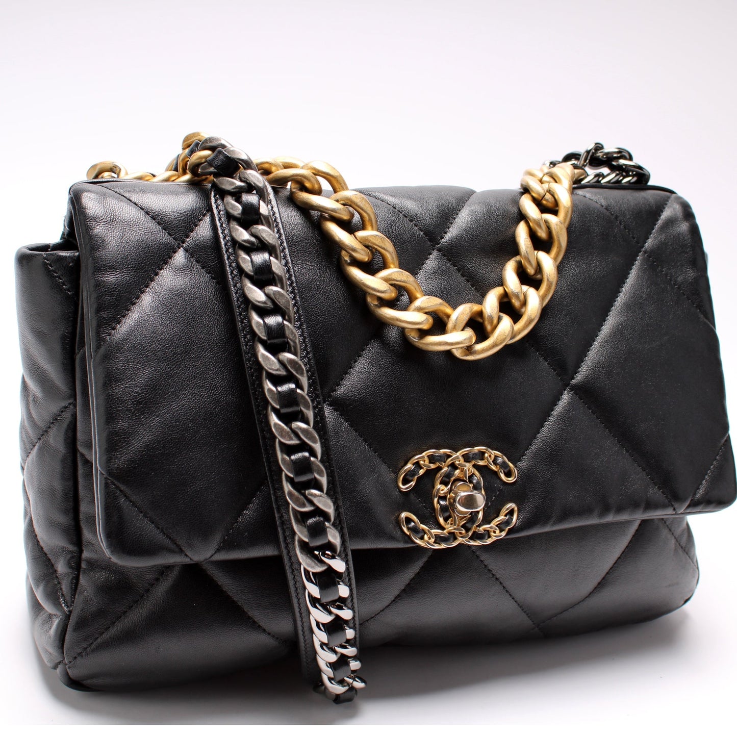 Chanel Quilted Goatskin 19 Flap 32+M Handbag