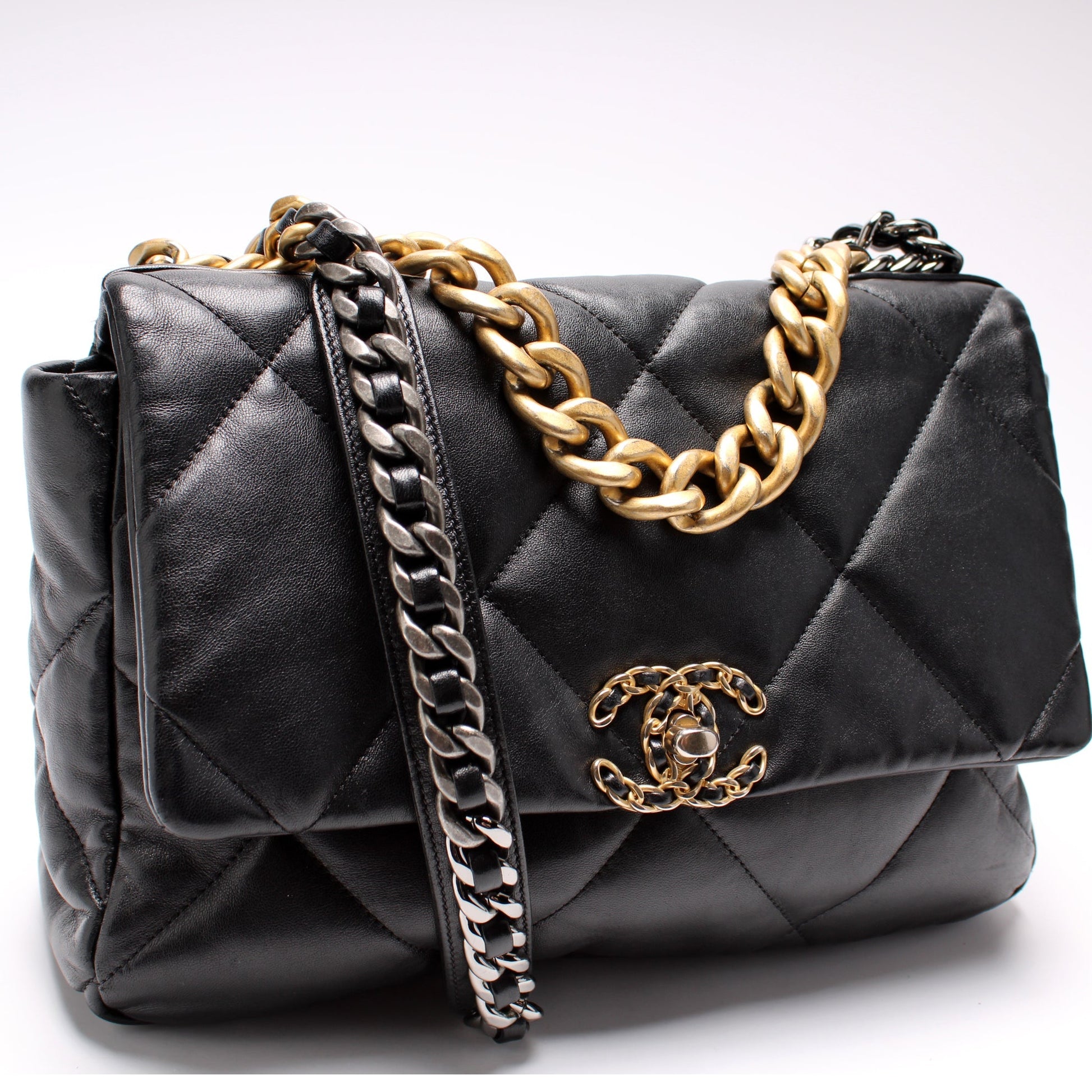 Chanel Quilted Goatskin 19 Flap 32+M Handbag