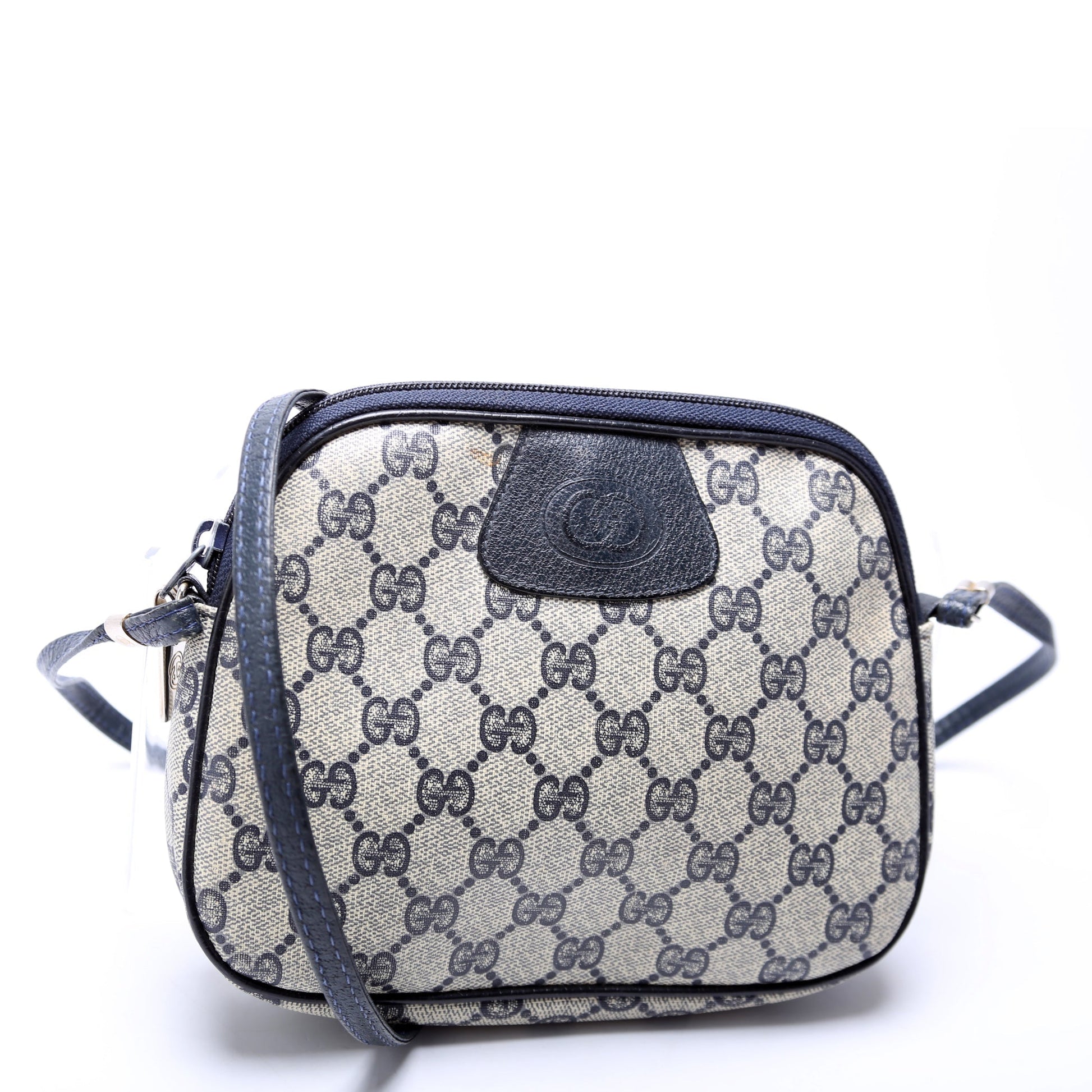 Gucci Supreme Shoulder Bag 32