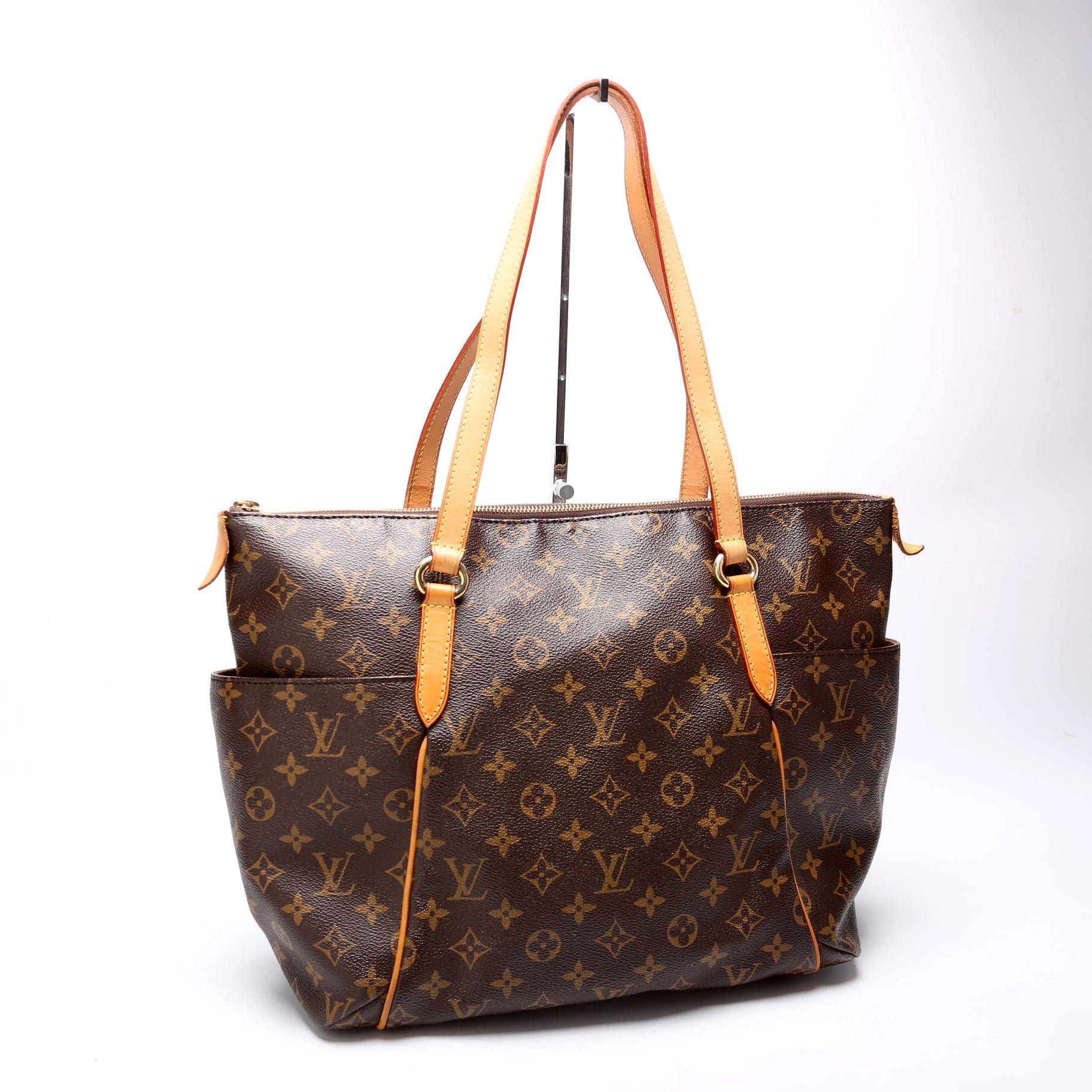 Louis Vuitton Totally Monogram MM Handbag Monogram 29