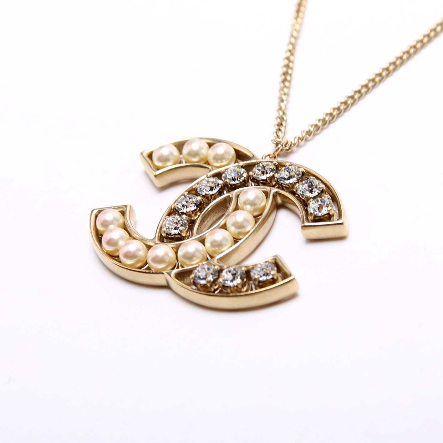 Chanel CC Pearl/Crystal Large Pendant Gold