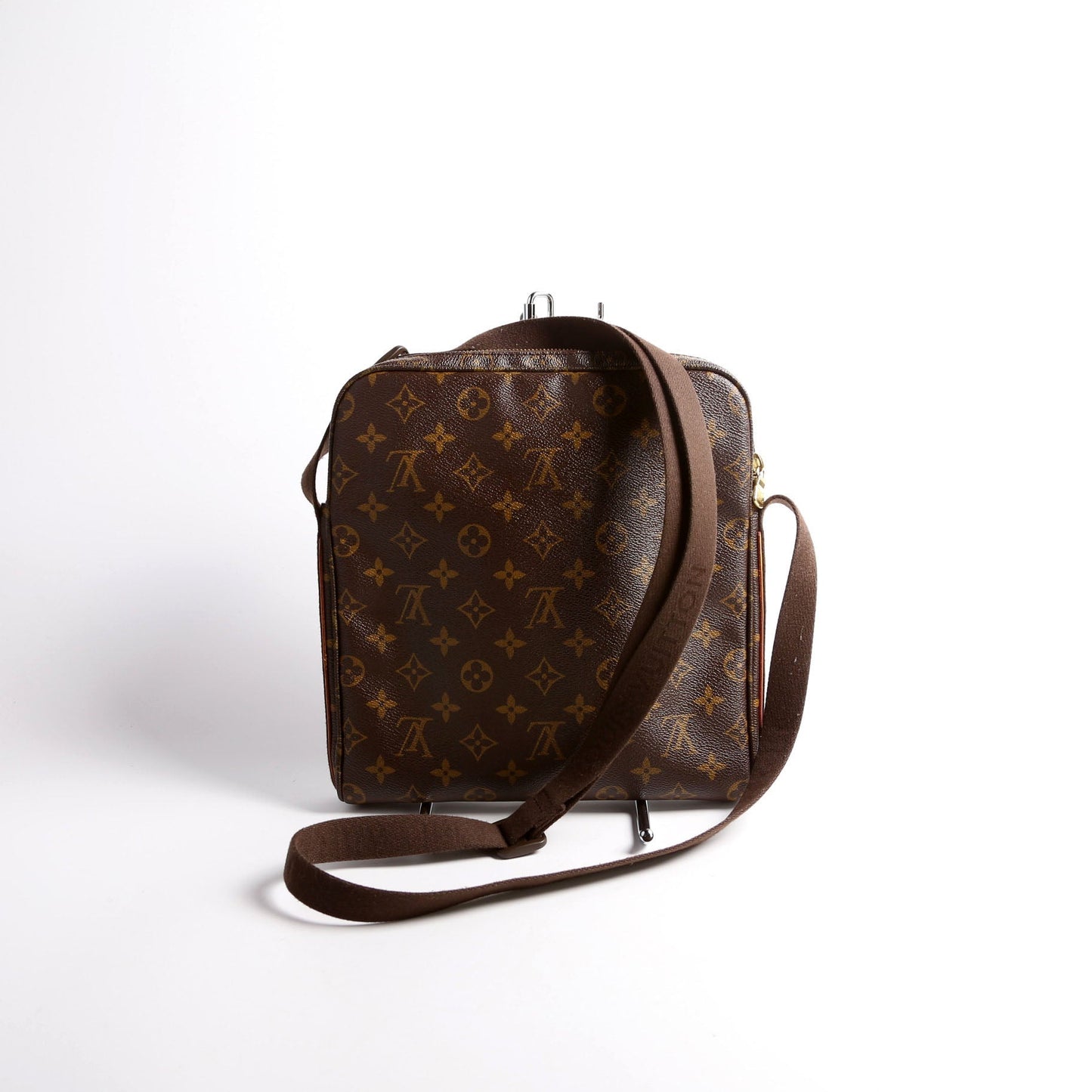 Louis Vuitton Trotteur Beaubourg Monogram Handbag