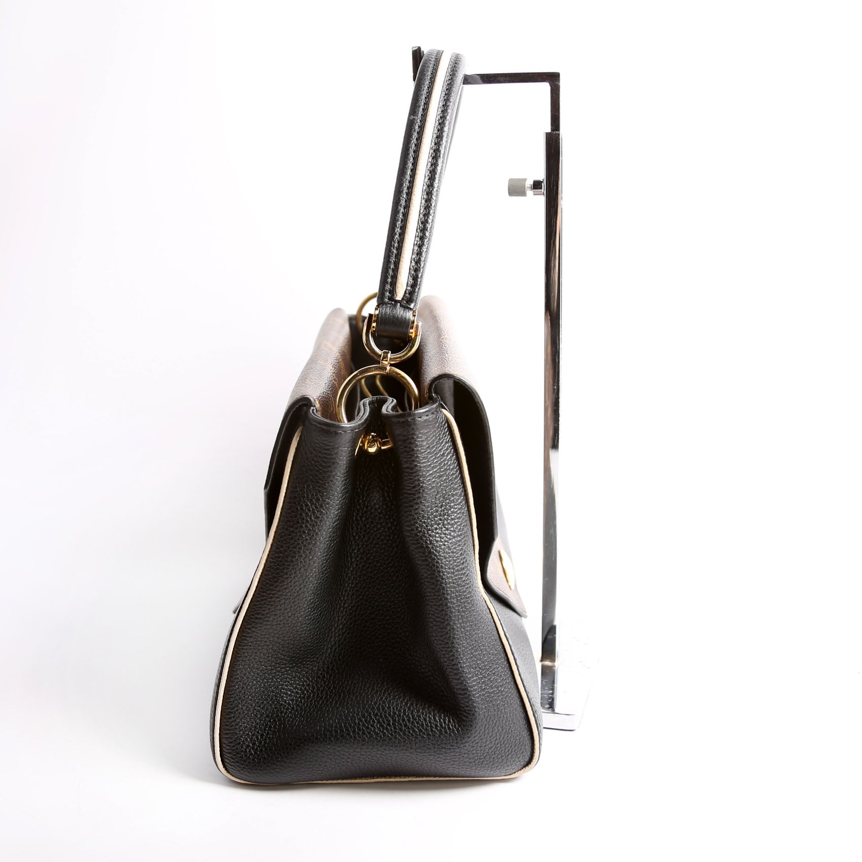 Louis Vuitton Double V Leather Black Handbag Black 1