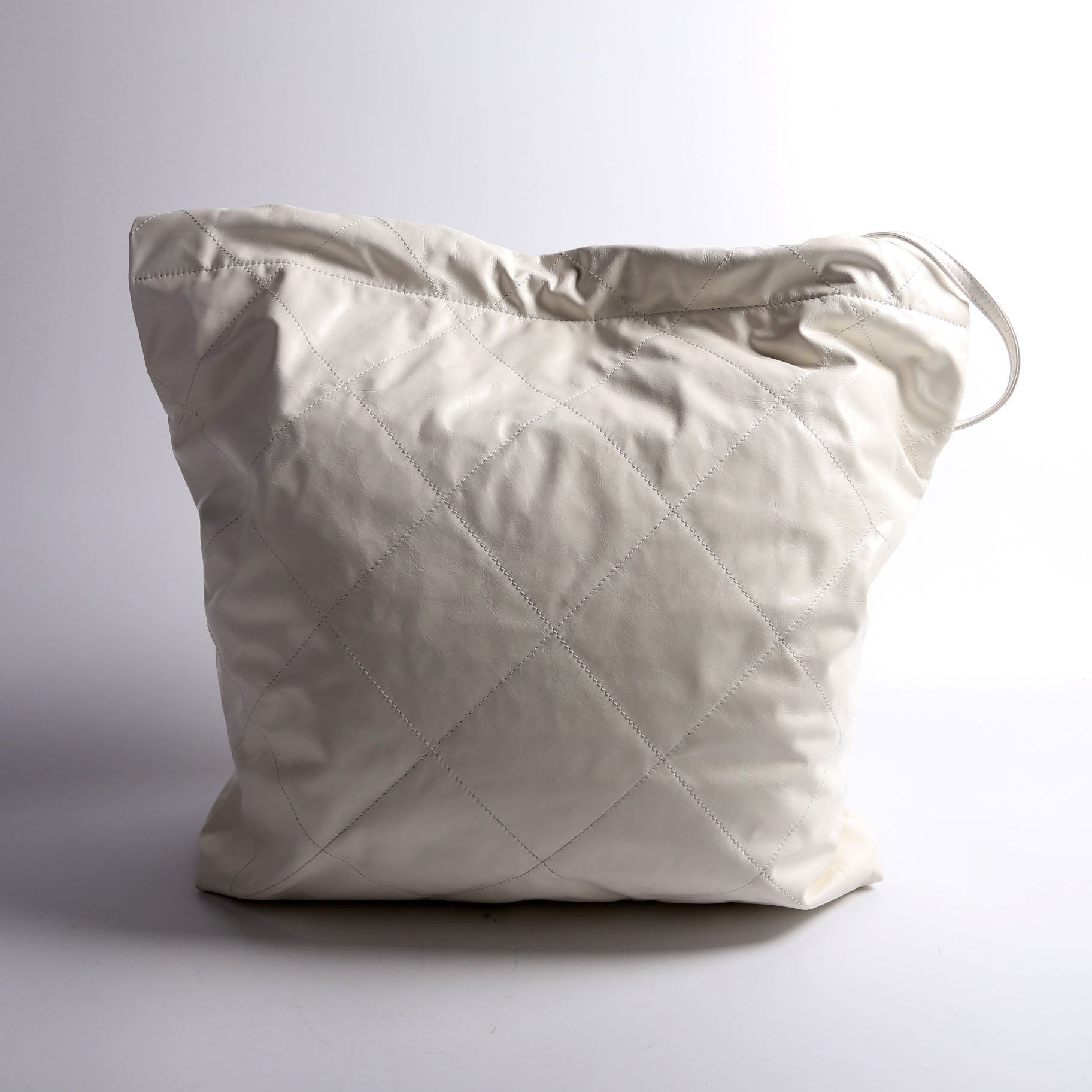 Chanel 22 Quilted Hobo White Shoulder Bag White 2