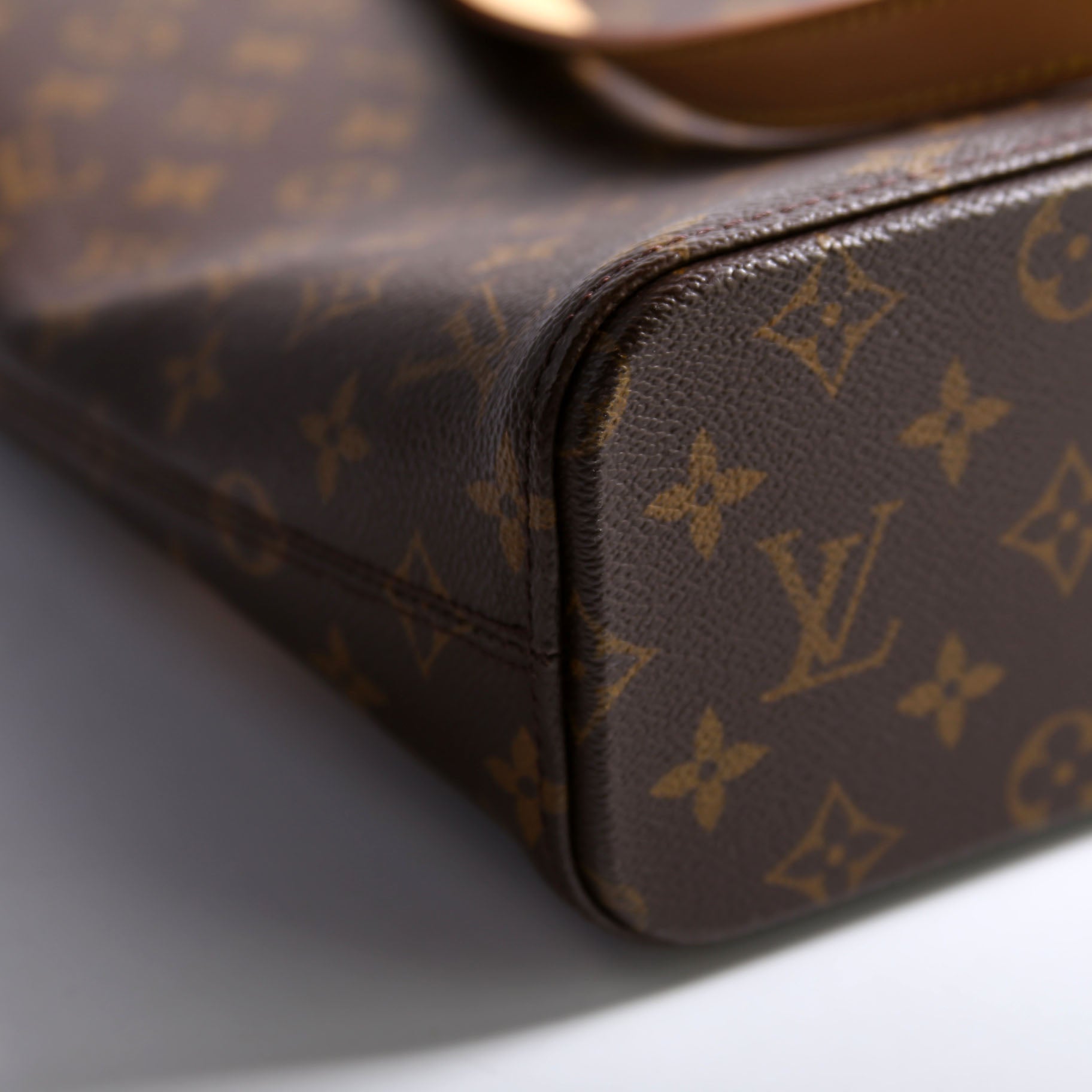 Louis Vuitton Luco Monogram Handbag Monogram 17