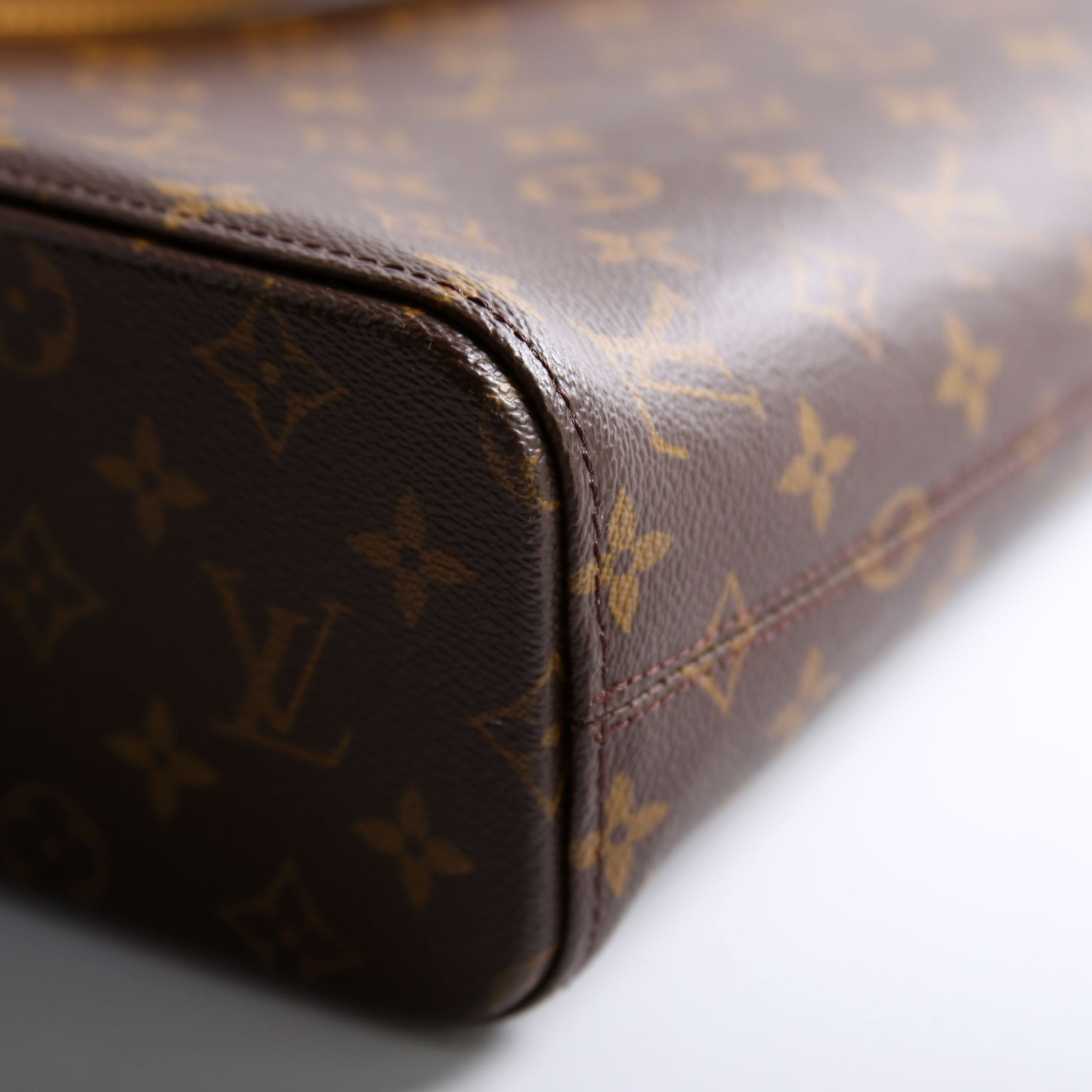 Louis Vuitton Luco Monogram Handbag Monogram 17