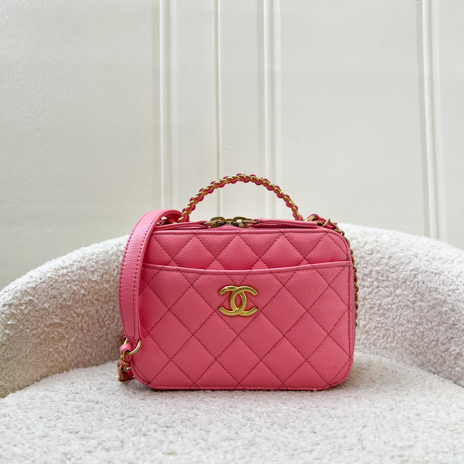 Chanel "Pick Me Up" Vanity Case In Pink Caviar And Aghw Bag