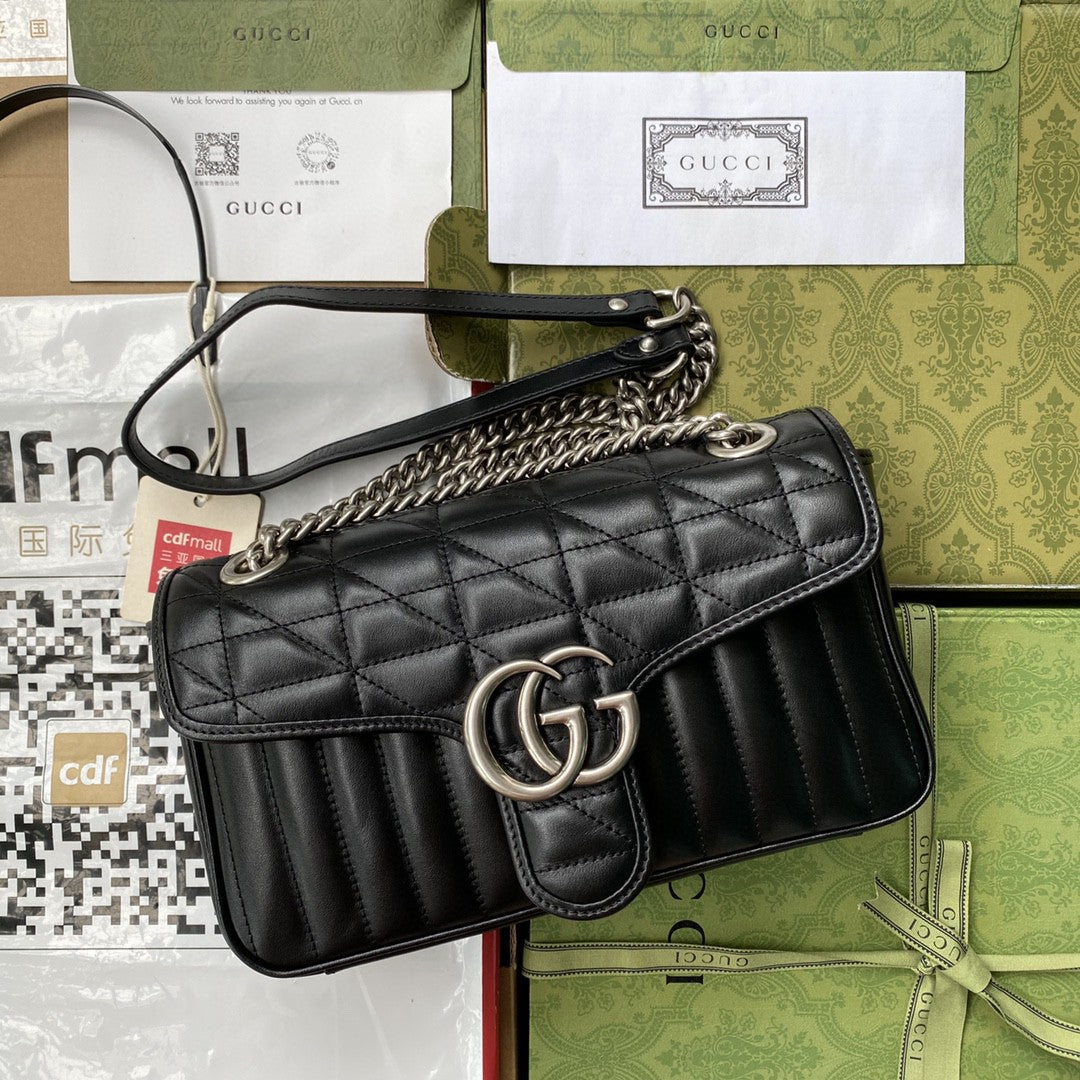 gg Marmont MatelassÃ© 10in 26cm Black Small Shoulder Bag