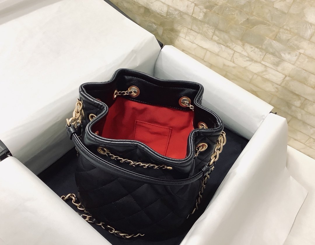CHL Classic Toned Hardware 7.8in Black Gold Bucket Bag Black 78In20Cm