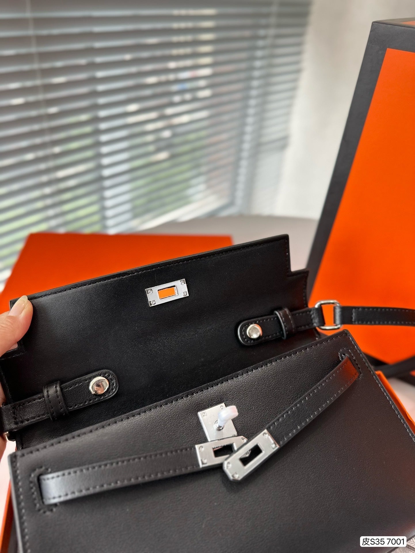 EN - New HM 148 Travel Bag