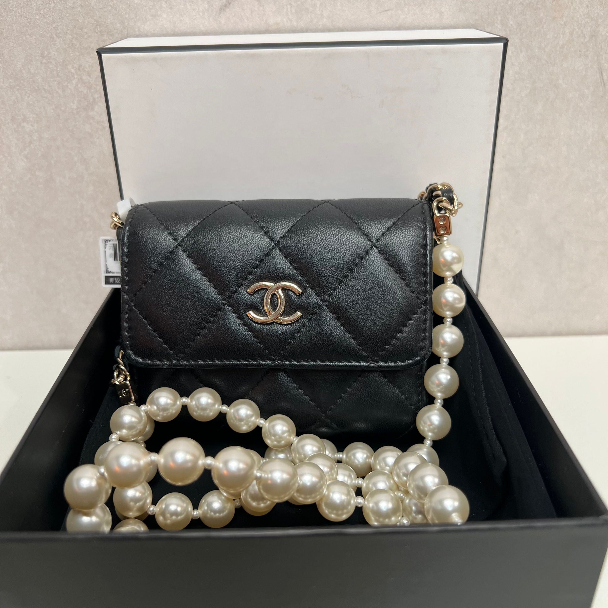 CHANEL Lambskin Quilted Pearl Card Holder With Chain Black