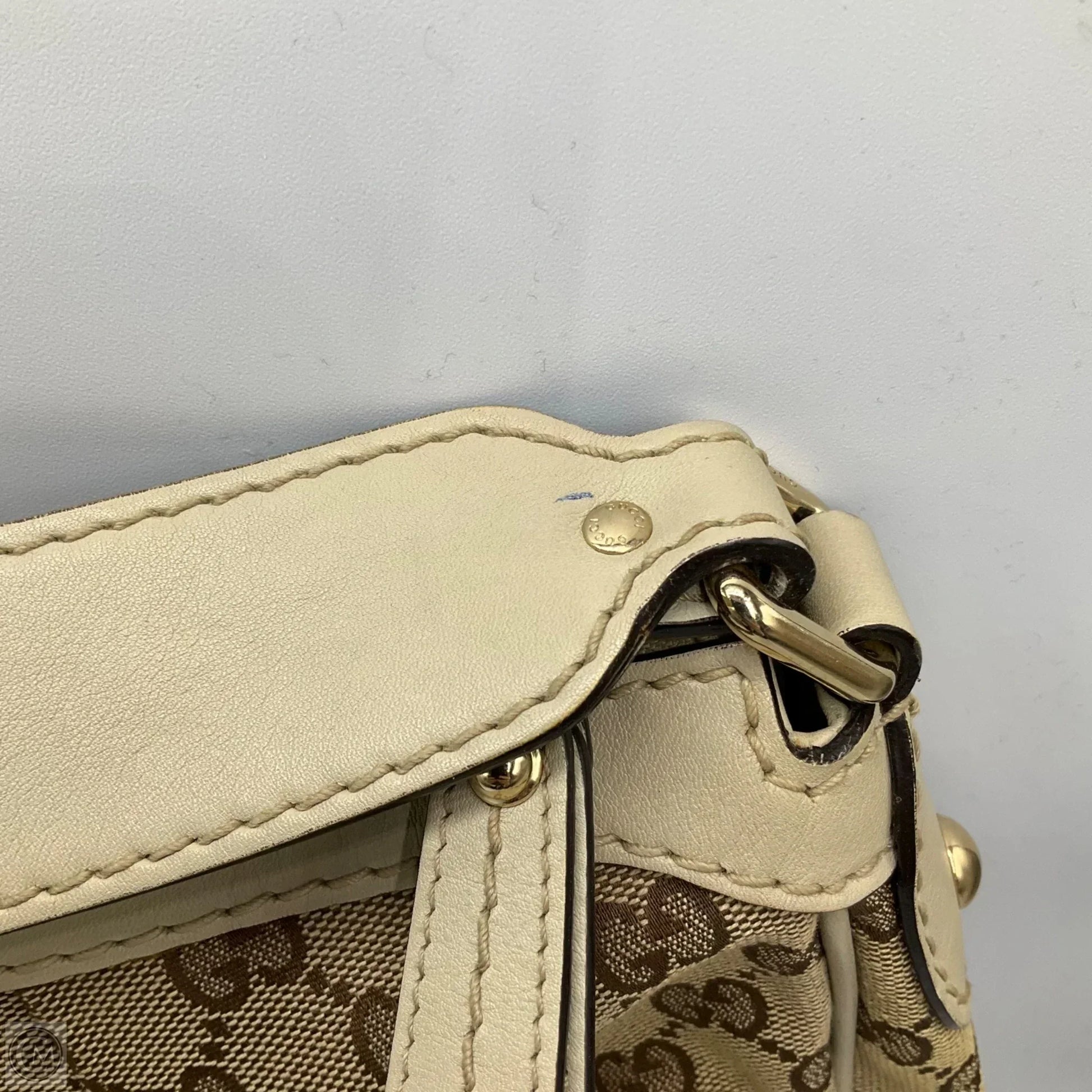 Handbag Luxury Designer By Gucci, Size: Medium