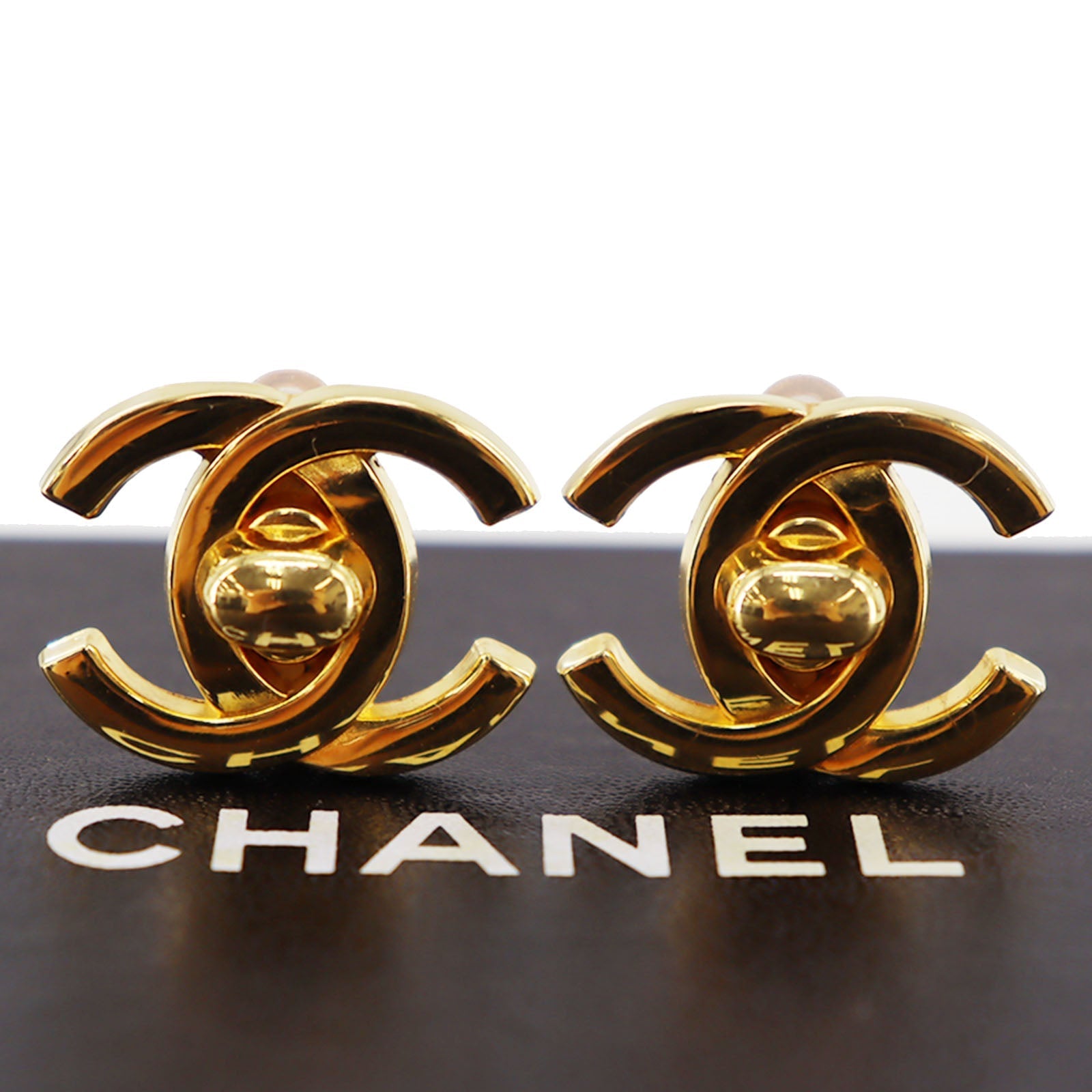 CHANEL CC Logos Earrings Gold Clip-On   95A #AH1