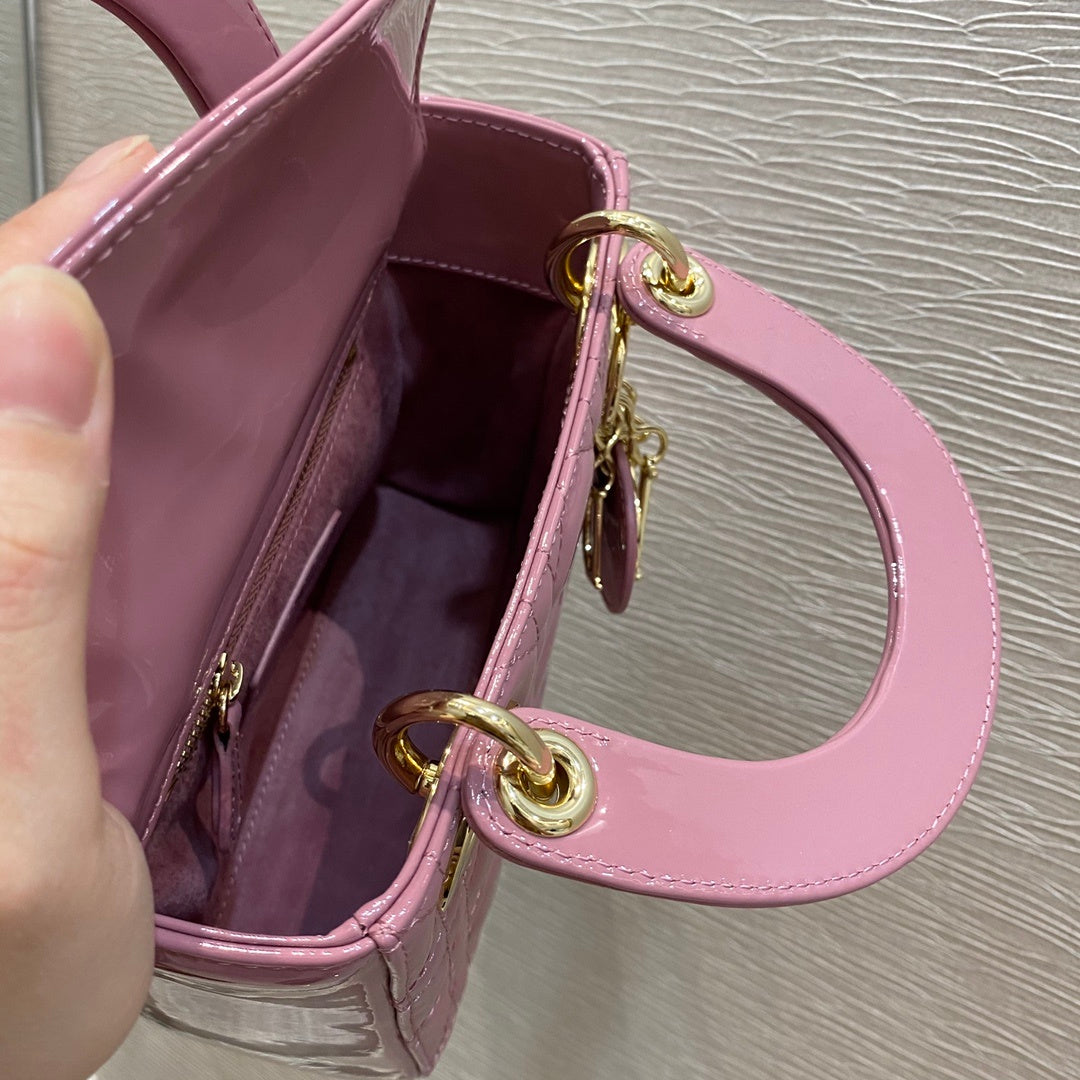 Lady Toned Hardware Coral Cd Pink Gold Mini Chain Travel Bag