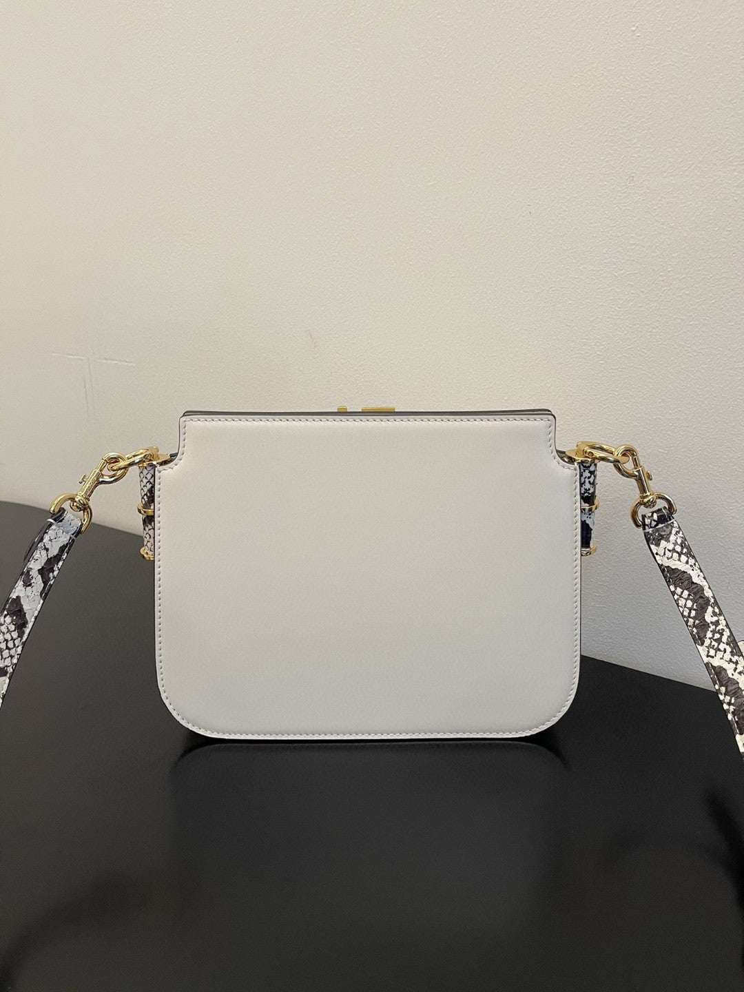 Top QualityTop Quality Touch Snakeskin White Handbag