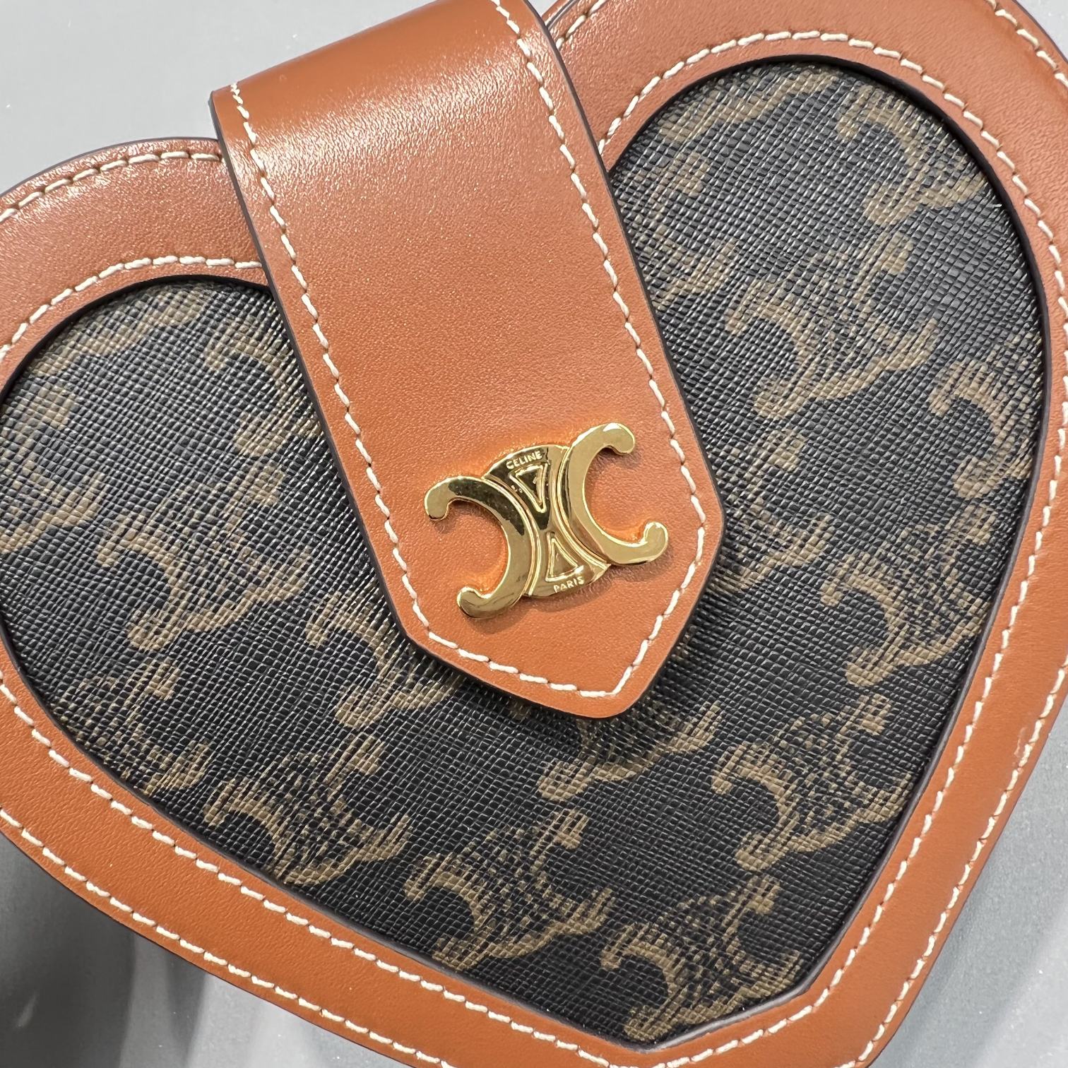 Top Quality Heart Tambour In Triomphe For Canvas Tan Travel Bag