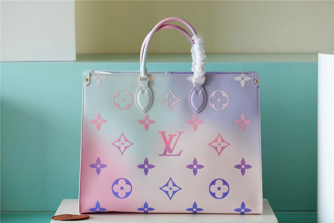Top Quality Onthego Gm Tote Bag In Canvas Monogram
