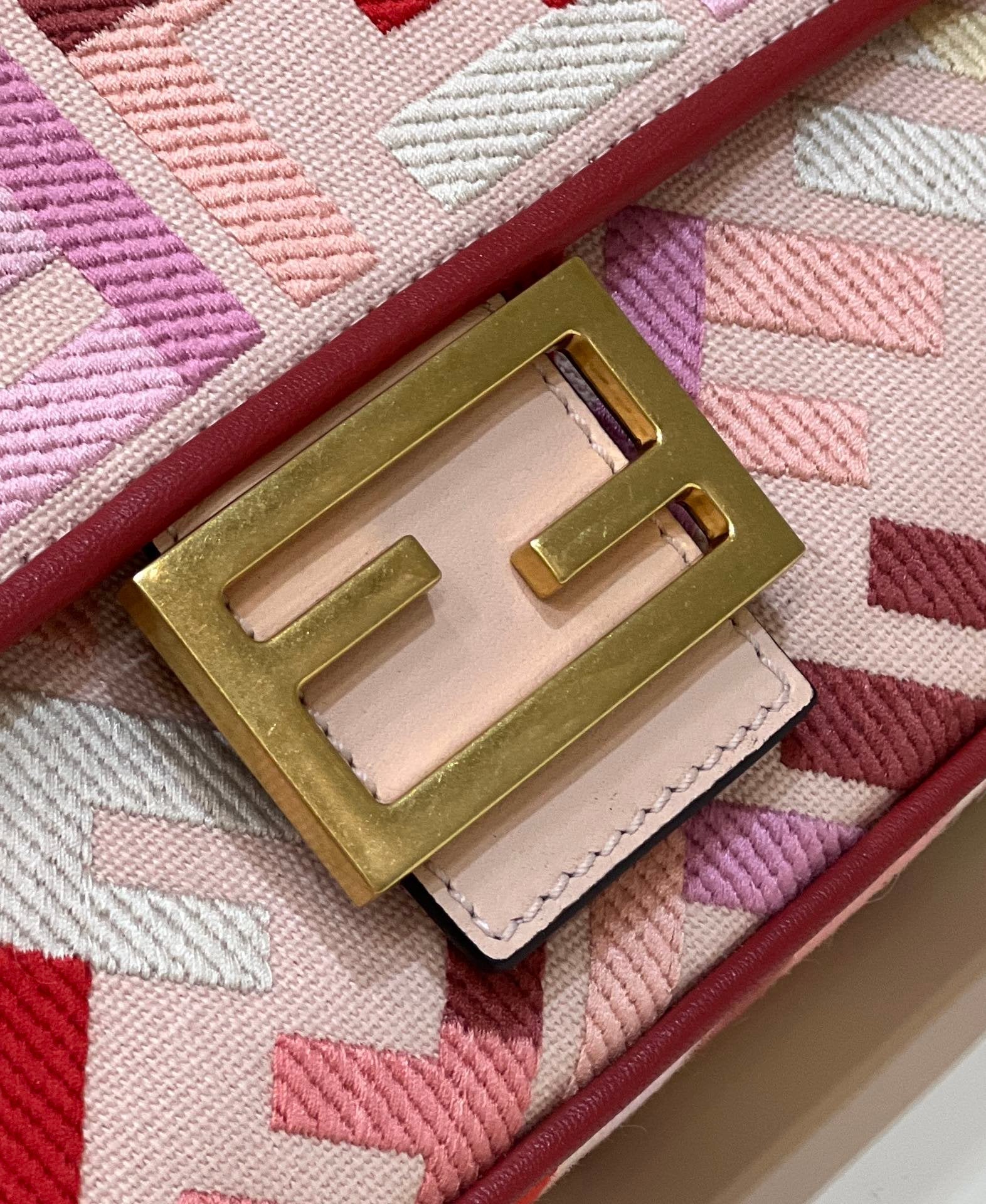 Fendi Top QualityTop Quality Baguette From Multicolor FF Crossbody Bag