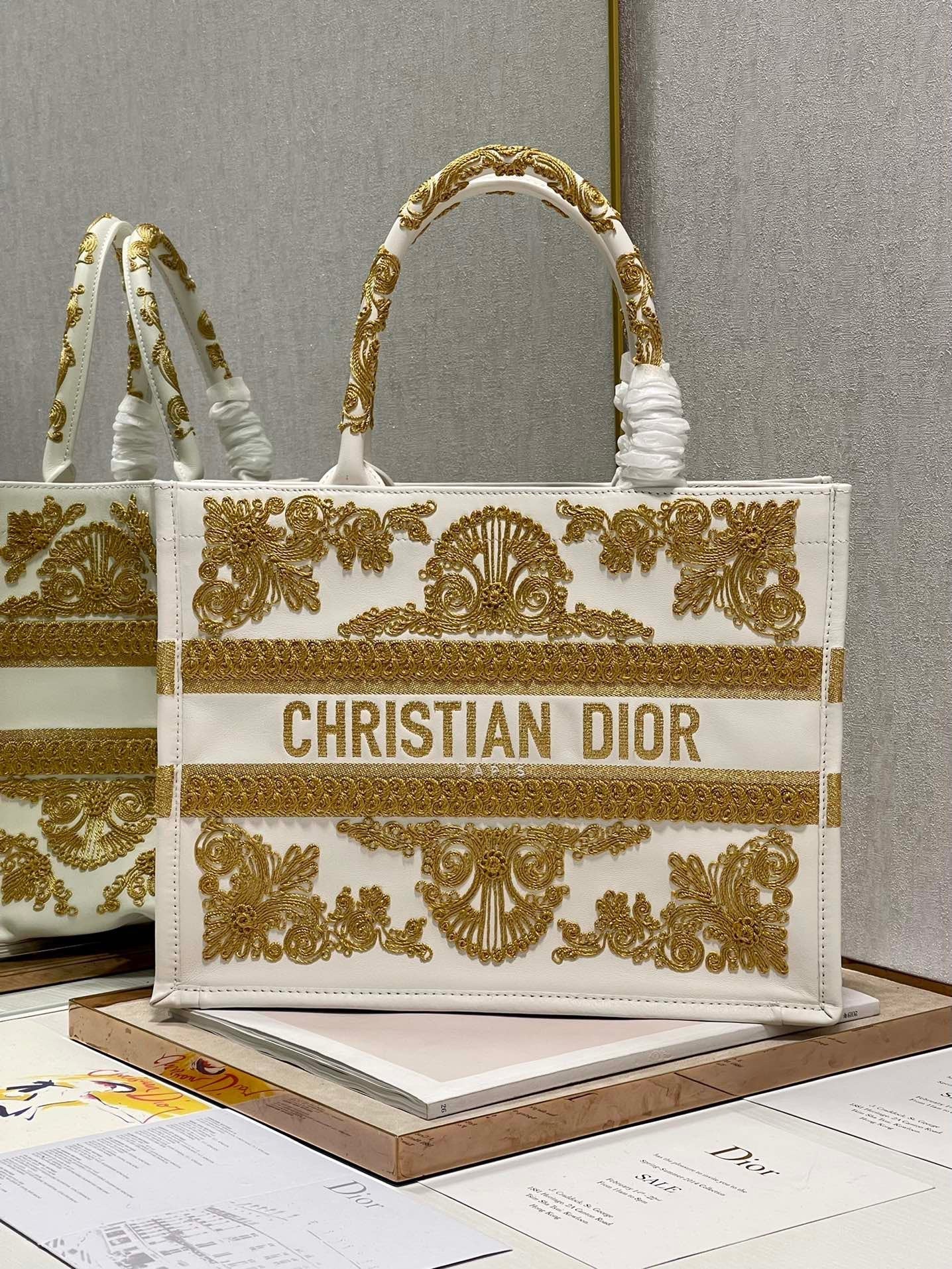 Metop Qualityum Book Cd White Gold Book Tote Bag