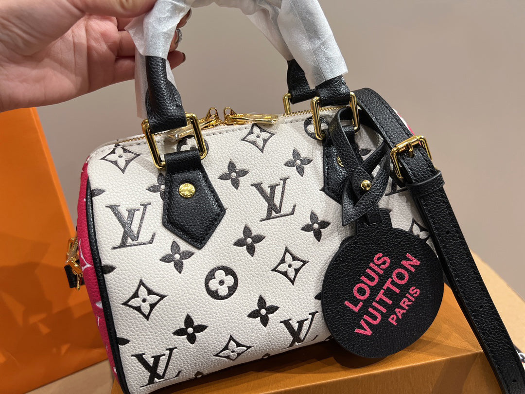 EN - Luxury LUV 733 Travel Bag