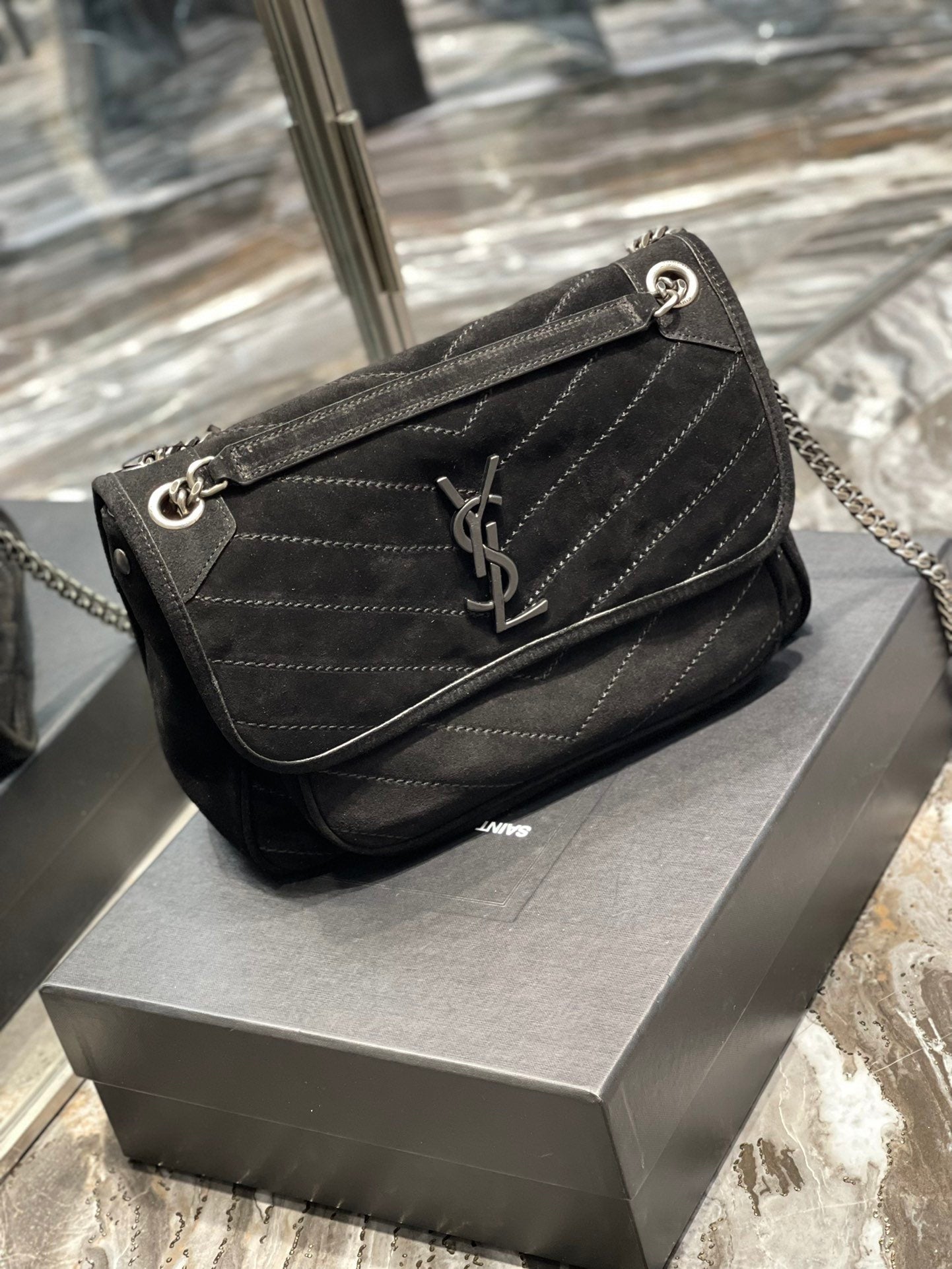 YSL Saint Laurent Niki Crinkled Metal Hardware 11in Black Medium Chain Handbag