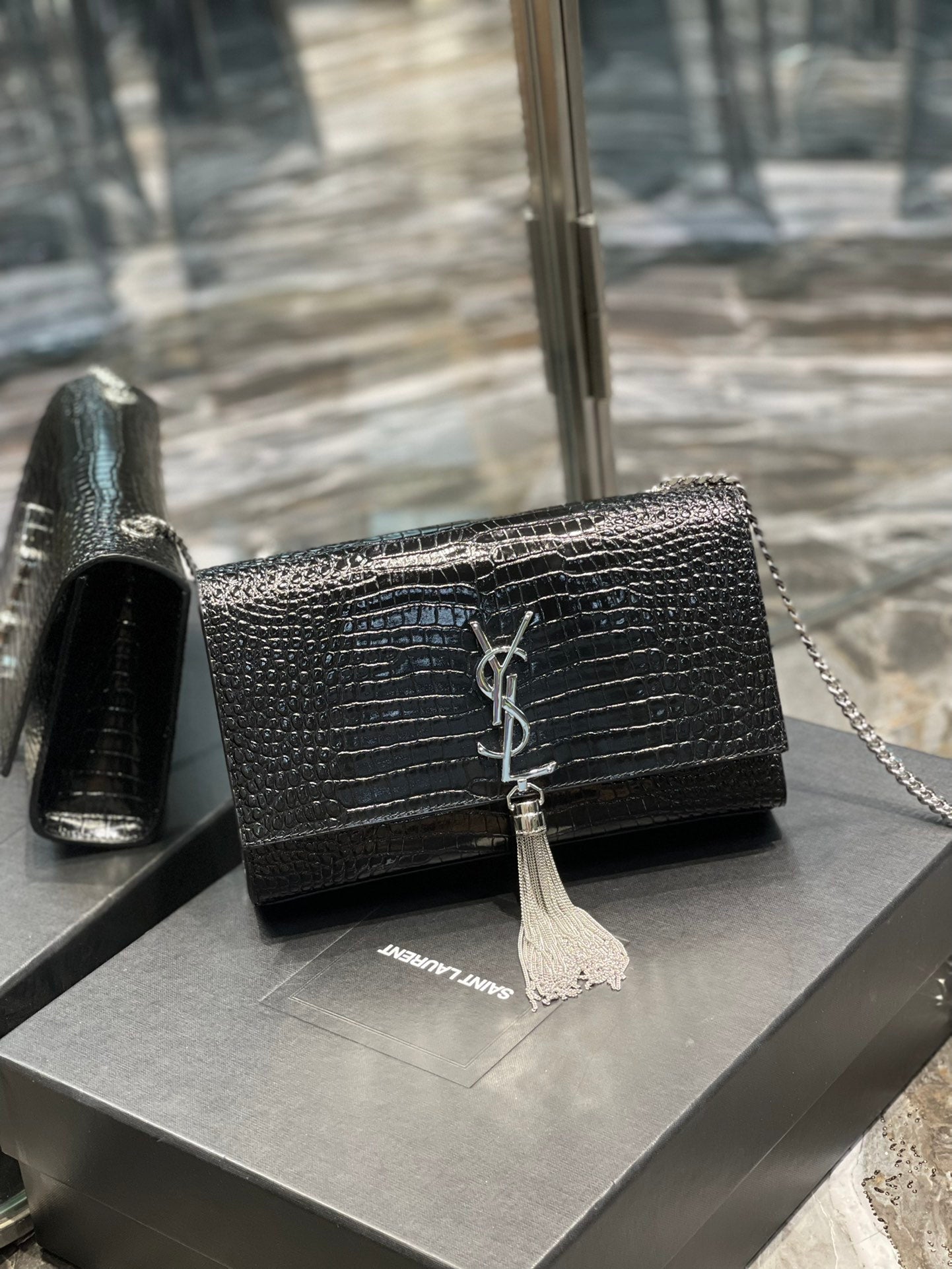 YSL Saint Laurent Ysl Saint Laurent Kata Medium Chain Bag Black Travel Bag Ysl 354119Dnd0N1000 7441