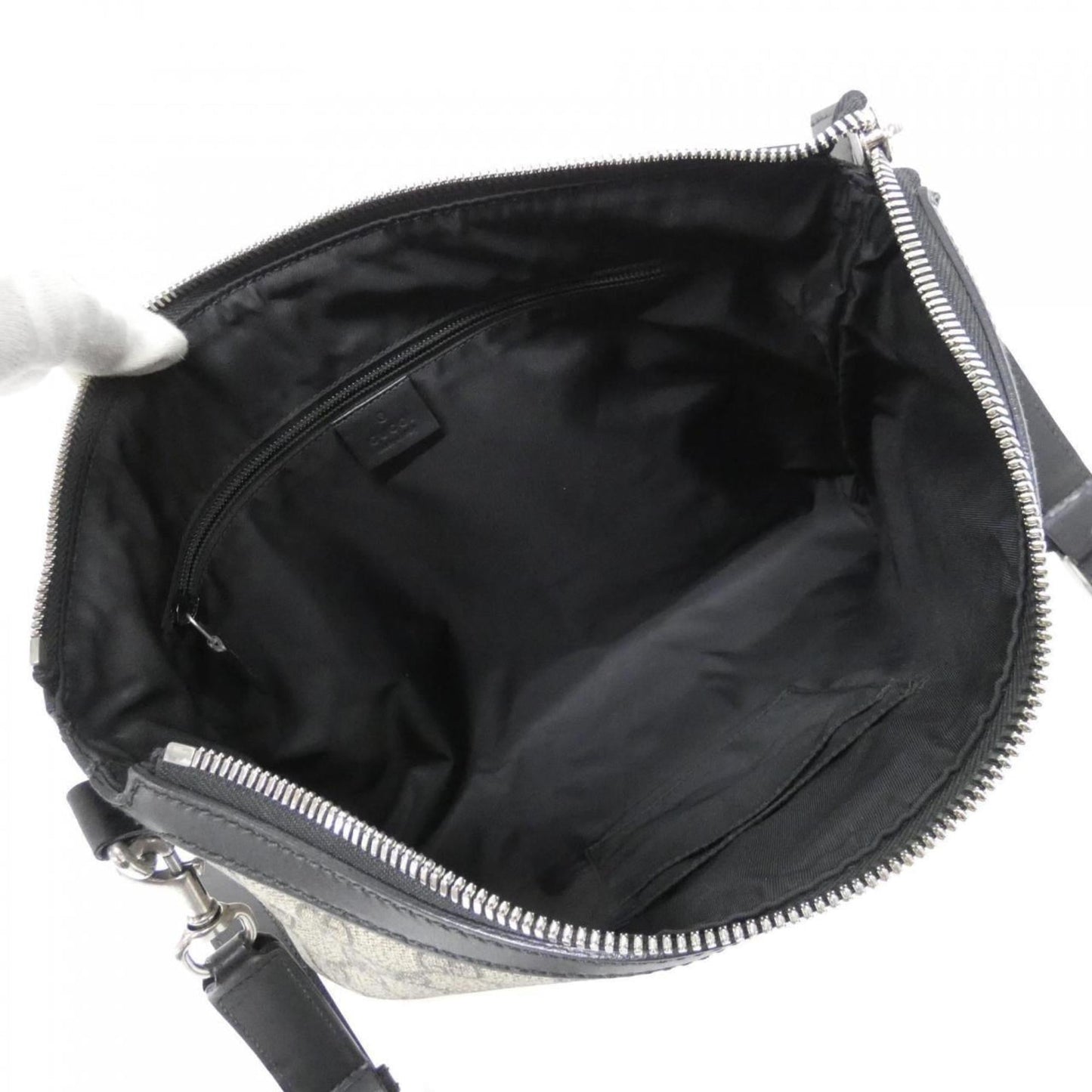 Gucci Beige Black Gg Supreme Shoulder Bag