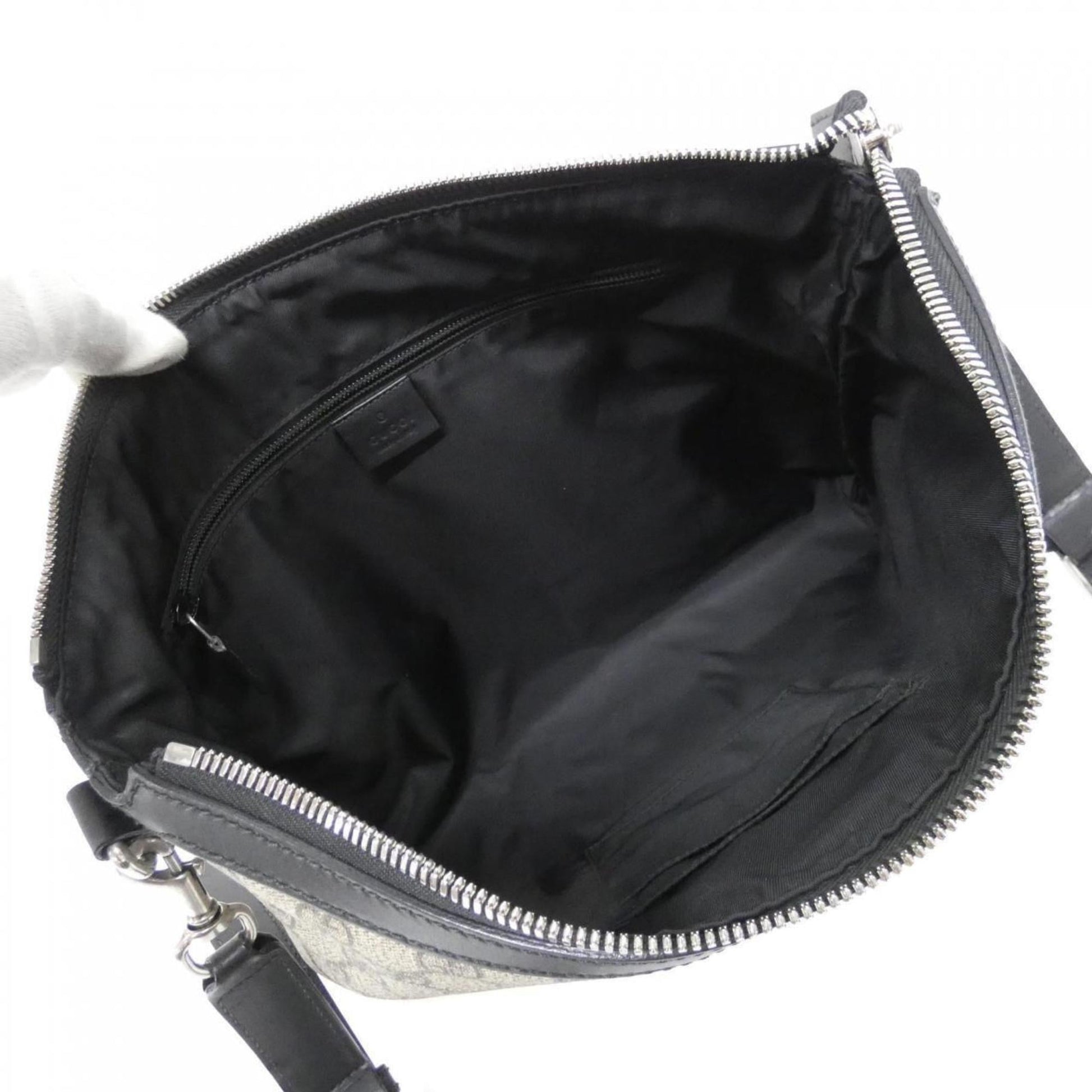 Gucci Beige Black Gg Supreme Shoulder Bag
