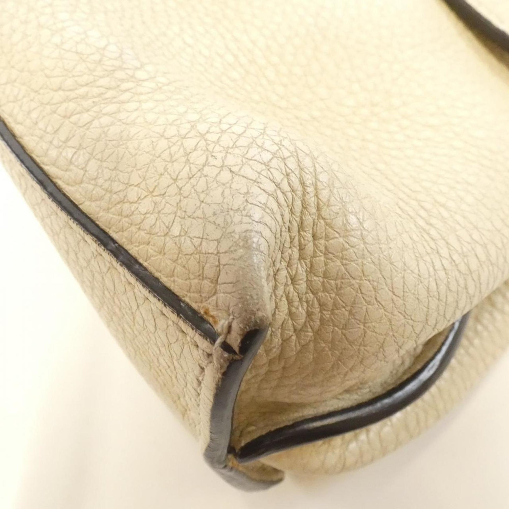 Gucci Off-White Leather Handbag