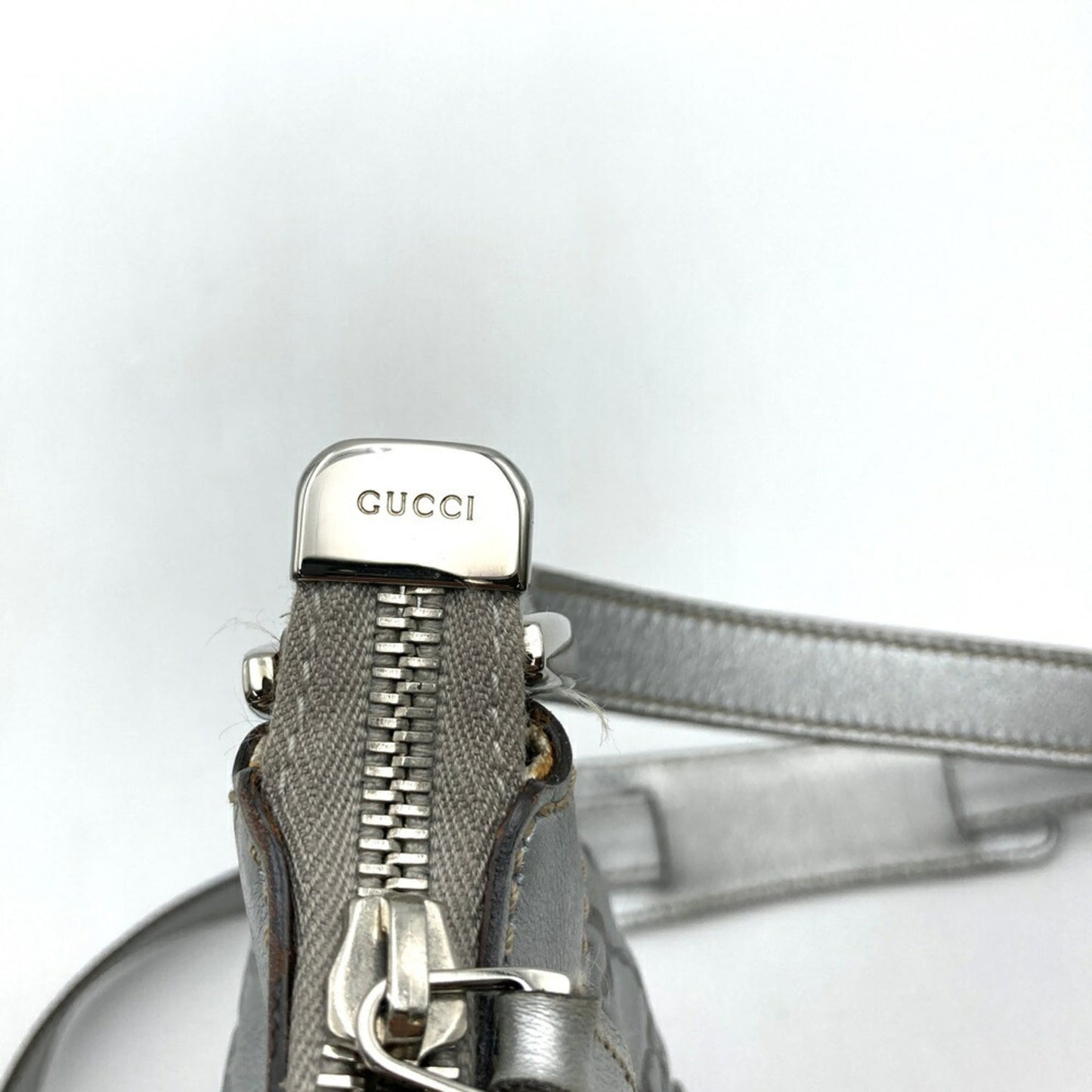 Gucci Abbey Silver Leather Shoulder Bag