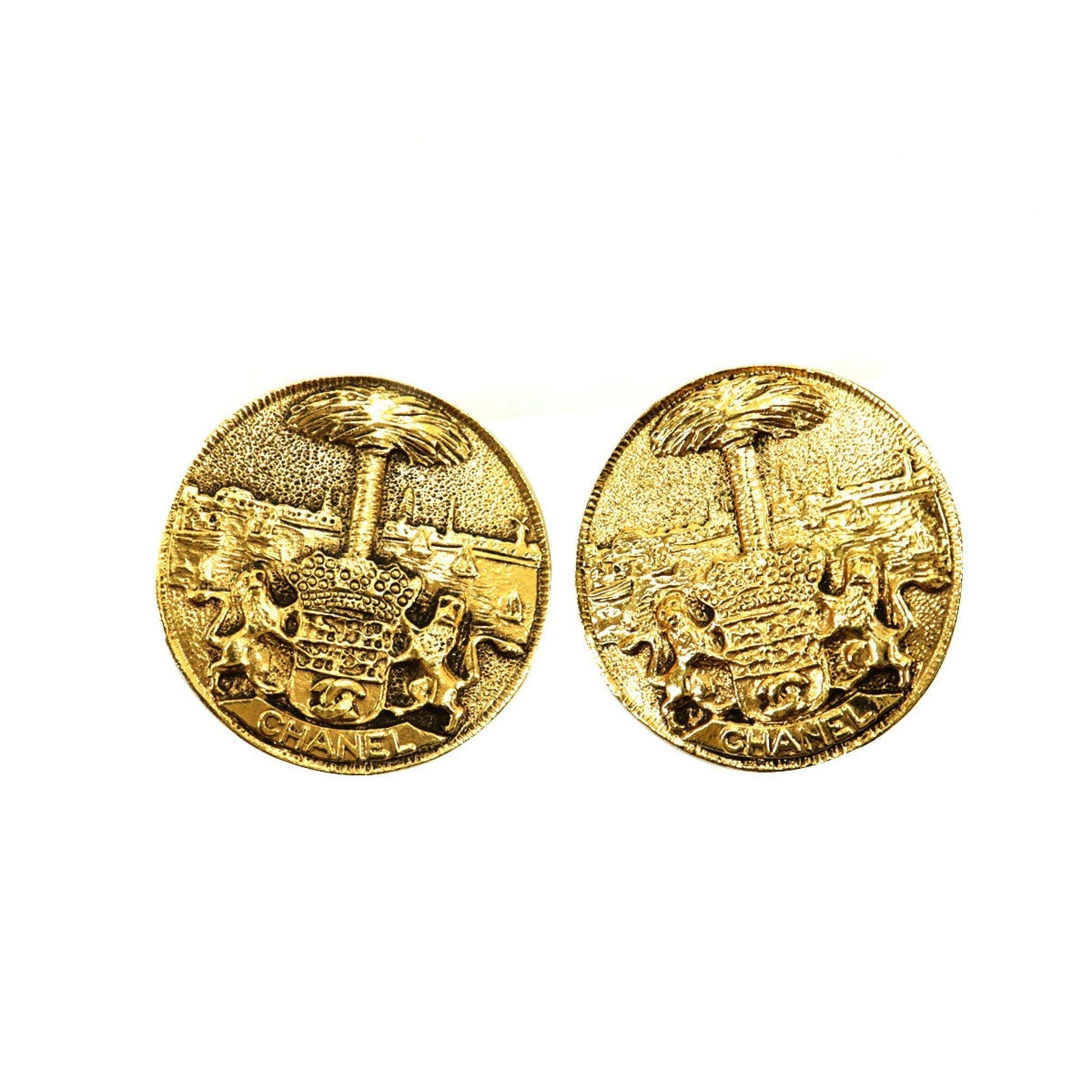 Chanel lion motif earrings round type gold   accessories   Earring