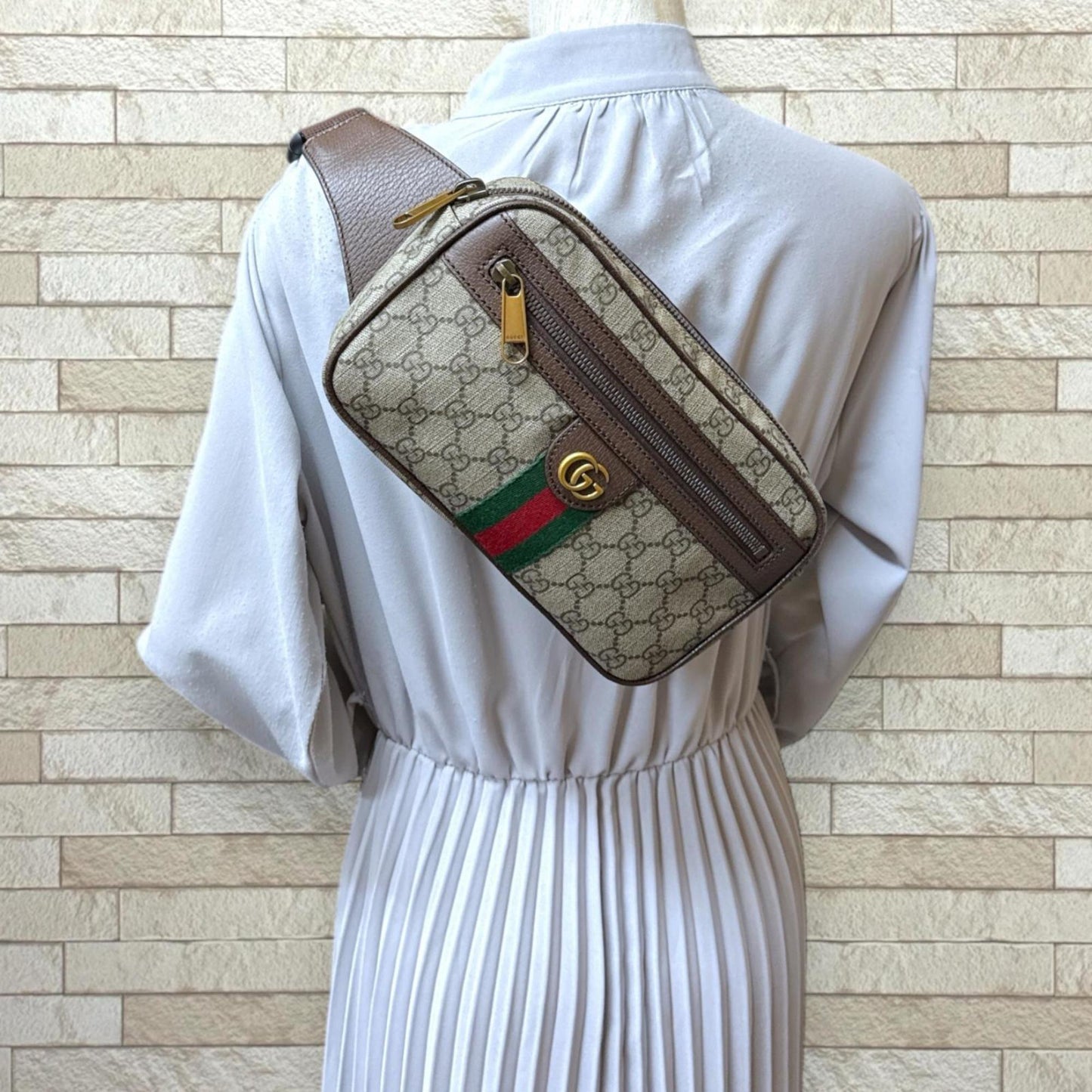 Gucci Beige Gg Supreme Sling Bag