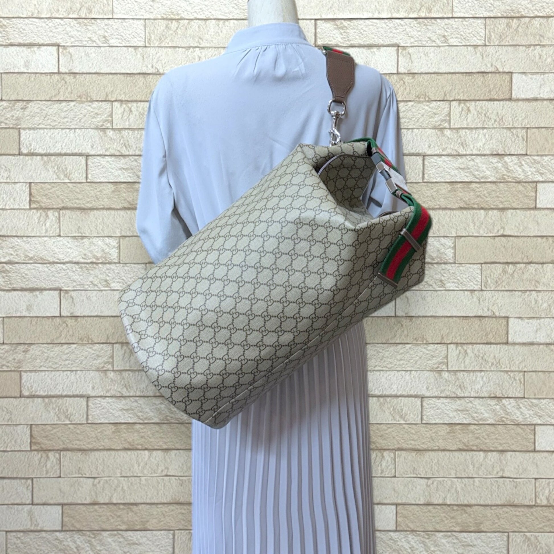 Gucci Beige Green Red Color Gg Supreme Canvas Shoulder Bag