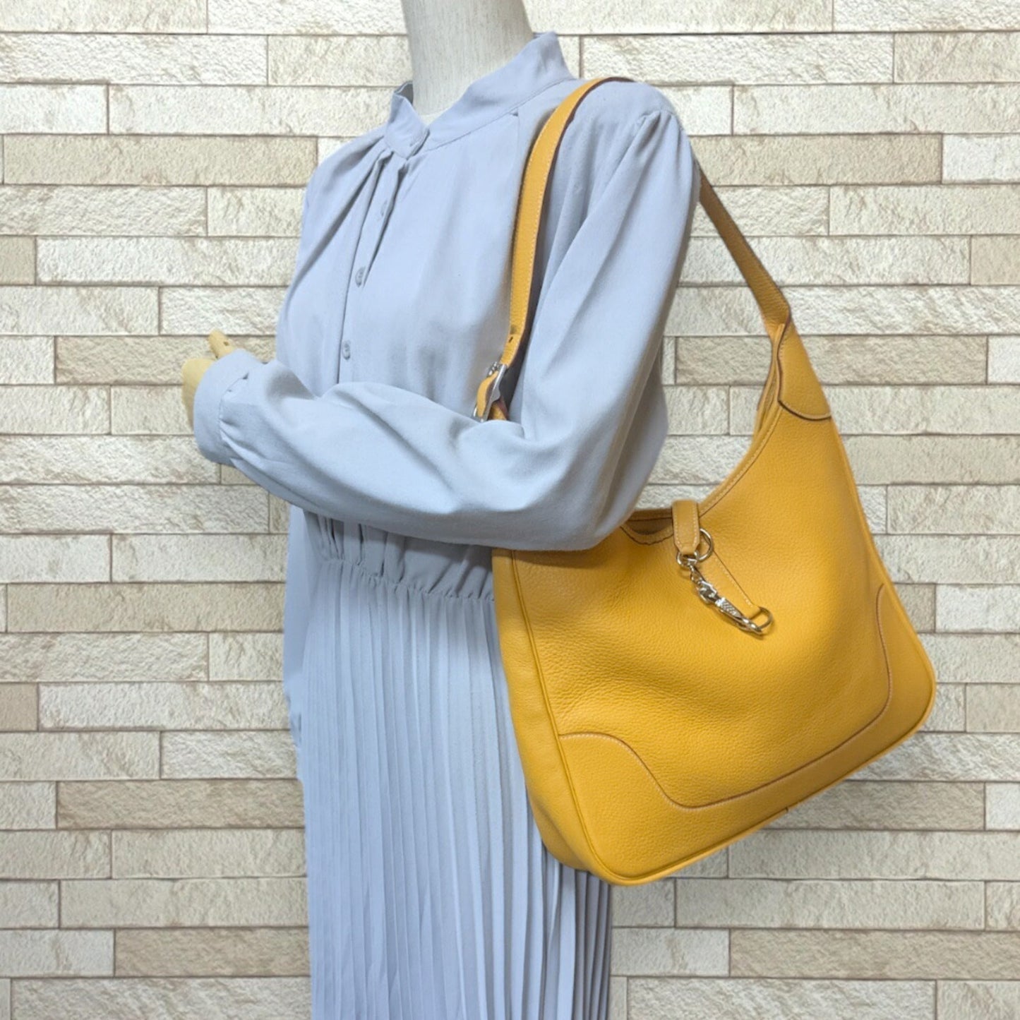 Hermes Trim Taurillon Clemence Shoulder Bag Leather Yellow