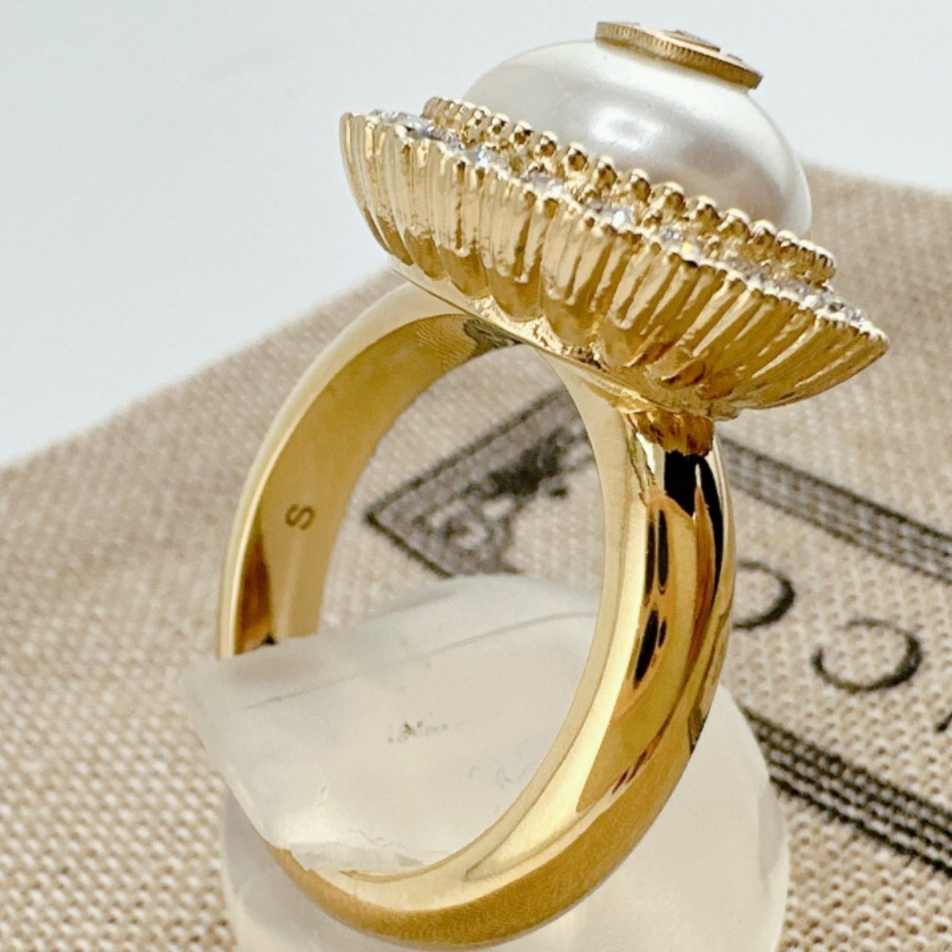 Gucci Gold Metal Band Ring