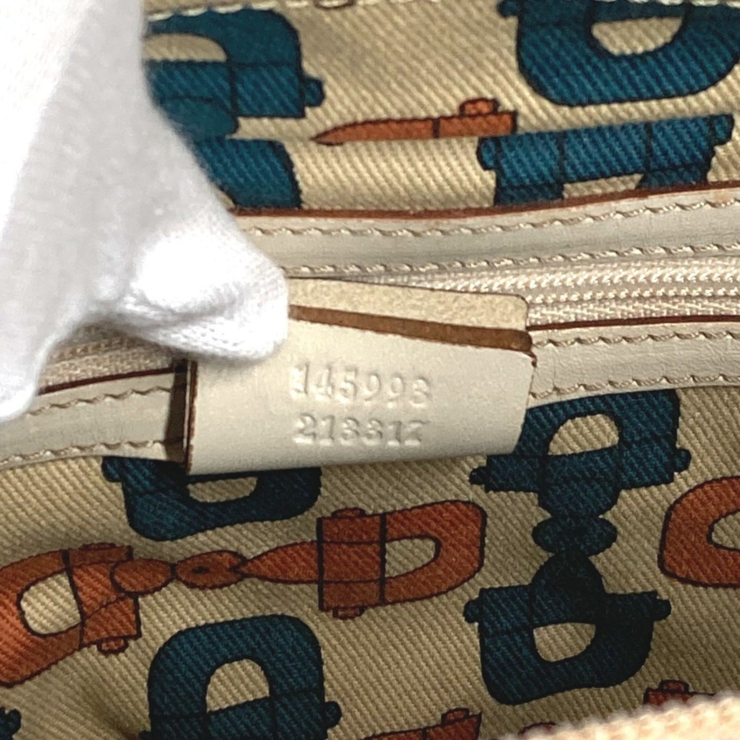 Gucci Off-White Leather Shoulder Bag Tote Bag