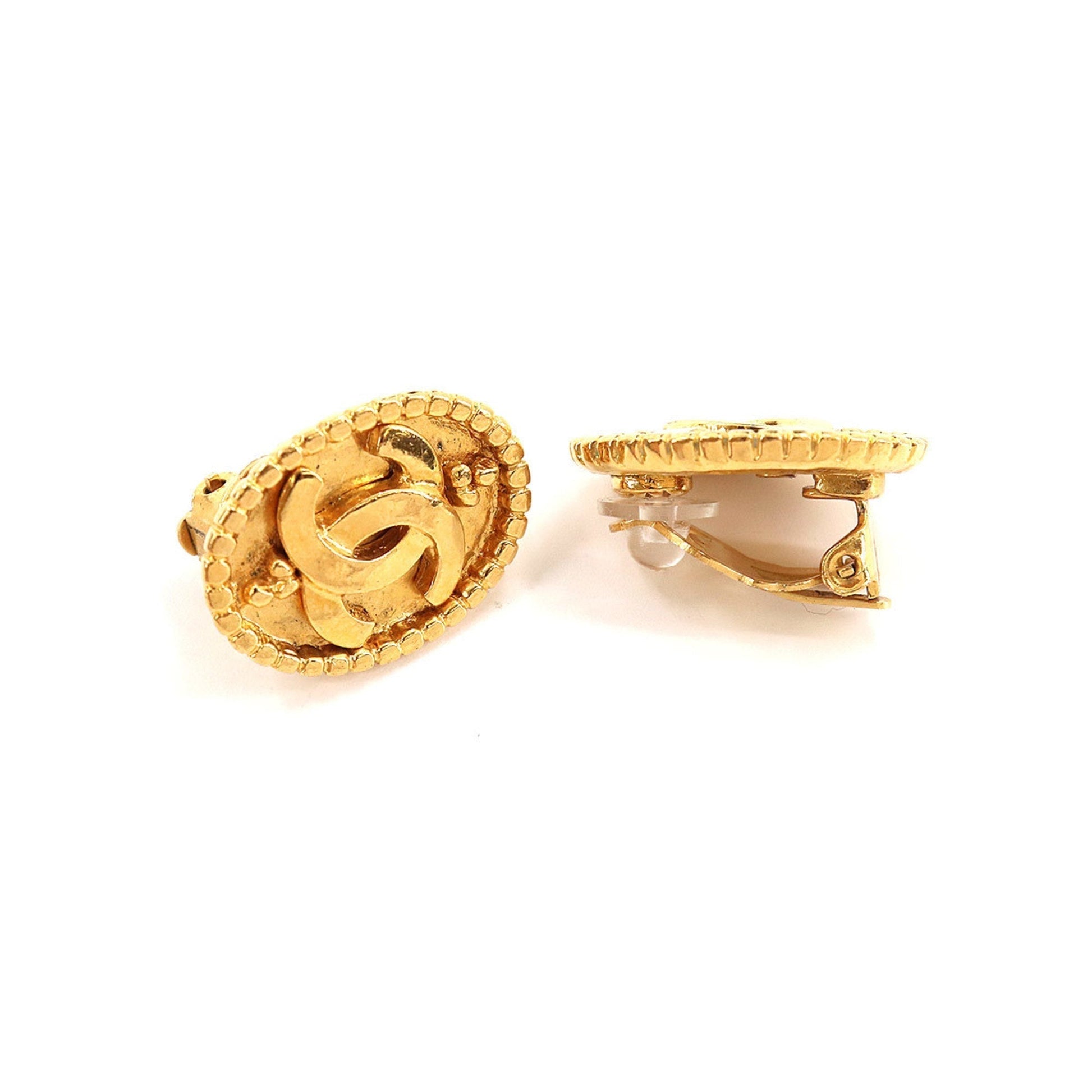 Chanel here mark earrings oval type gold 96A accessories   Earrings